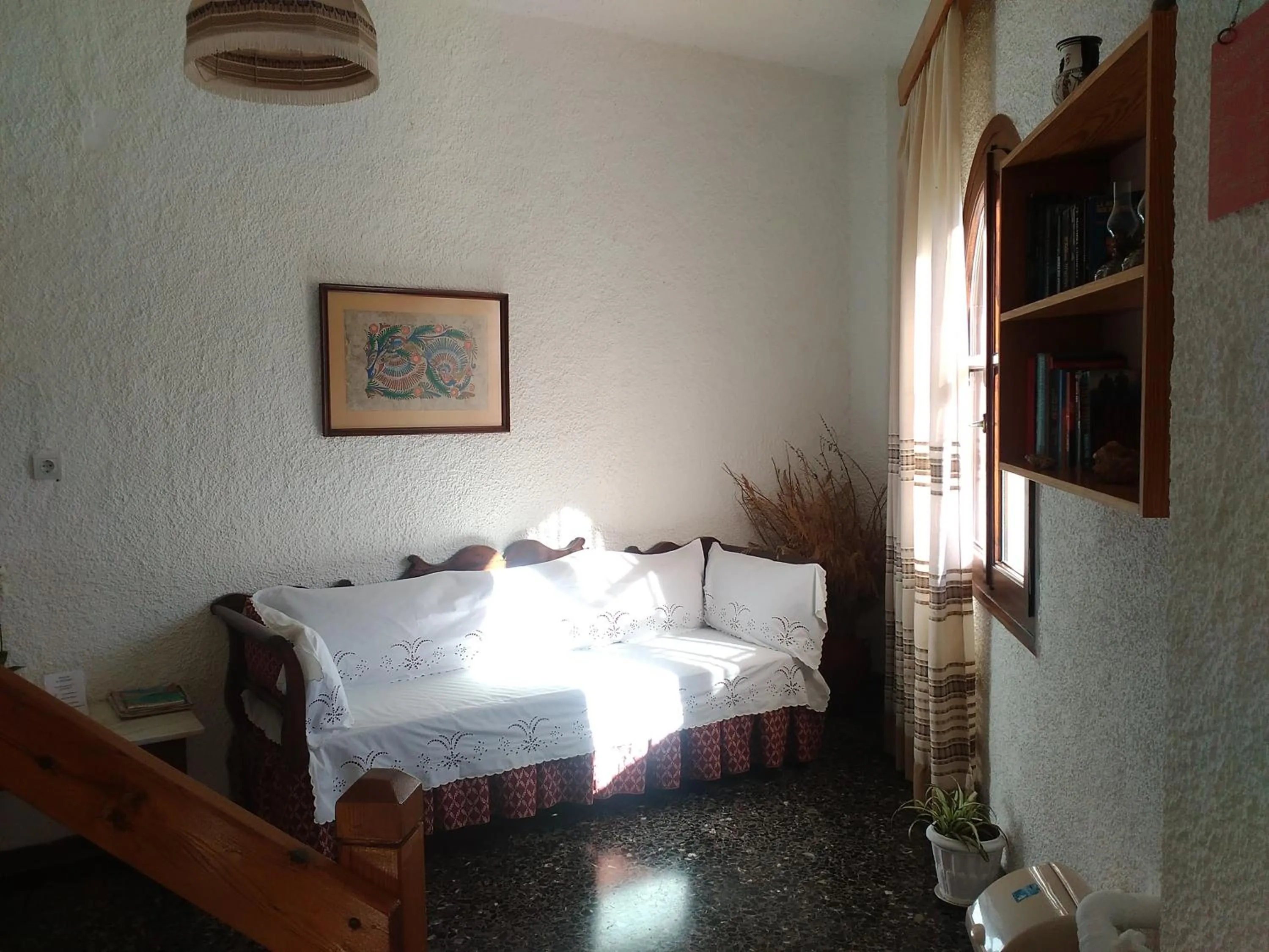 Seating area, Bed in Lefka