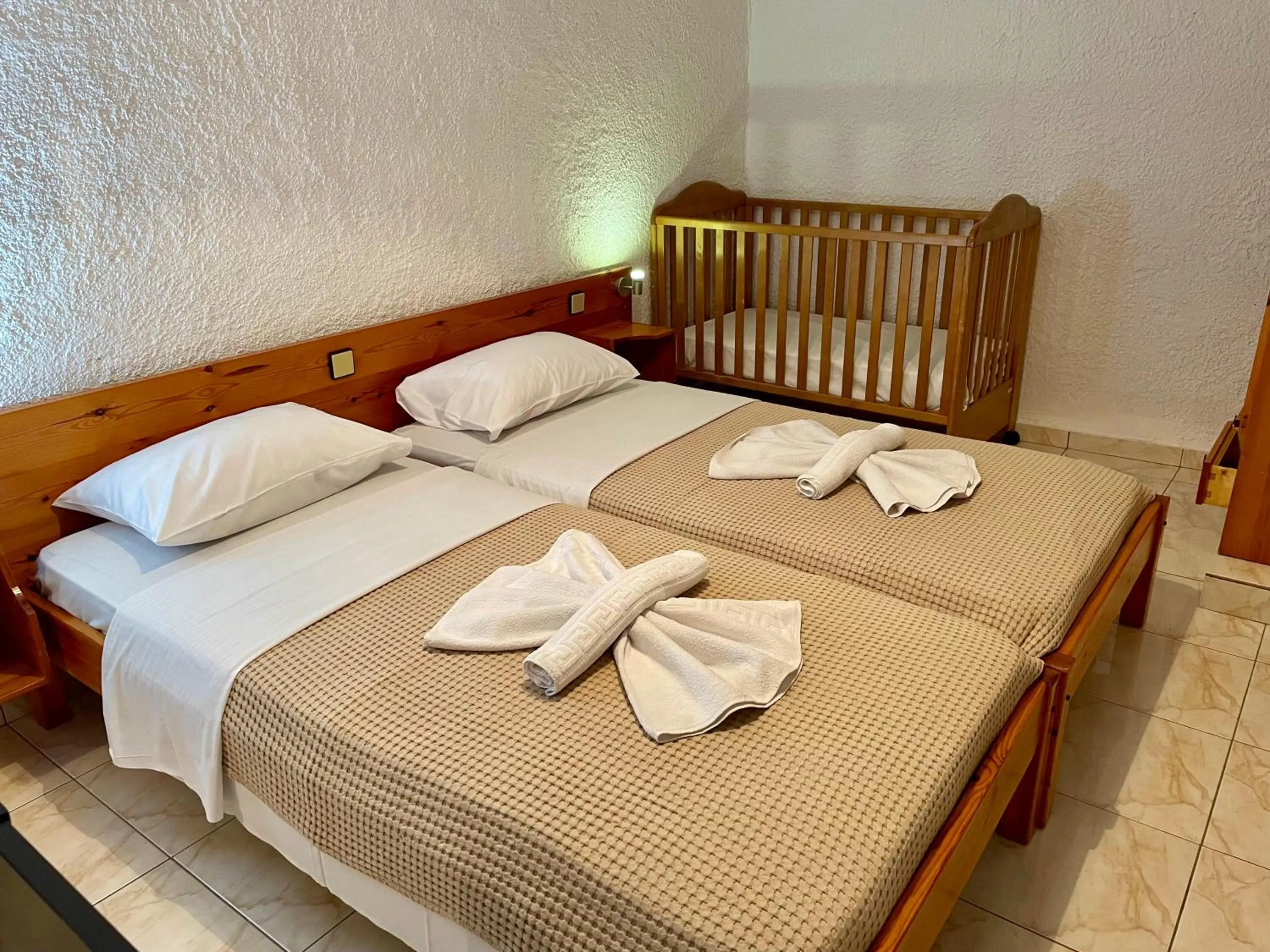 Bed in Lefka