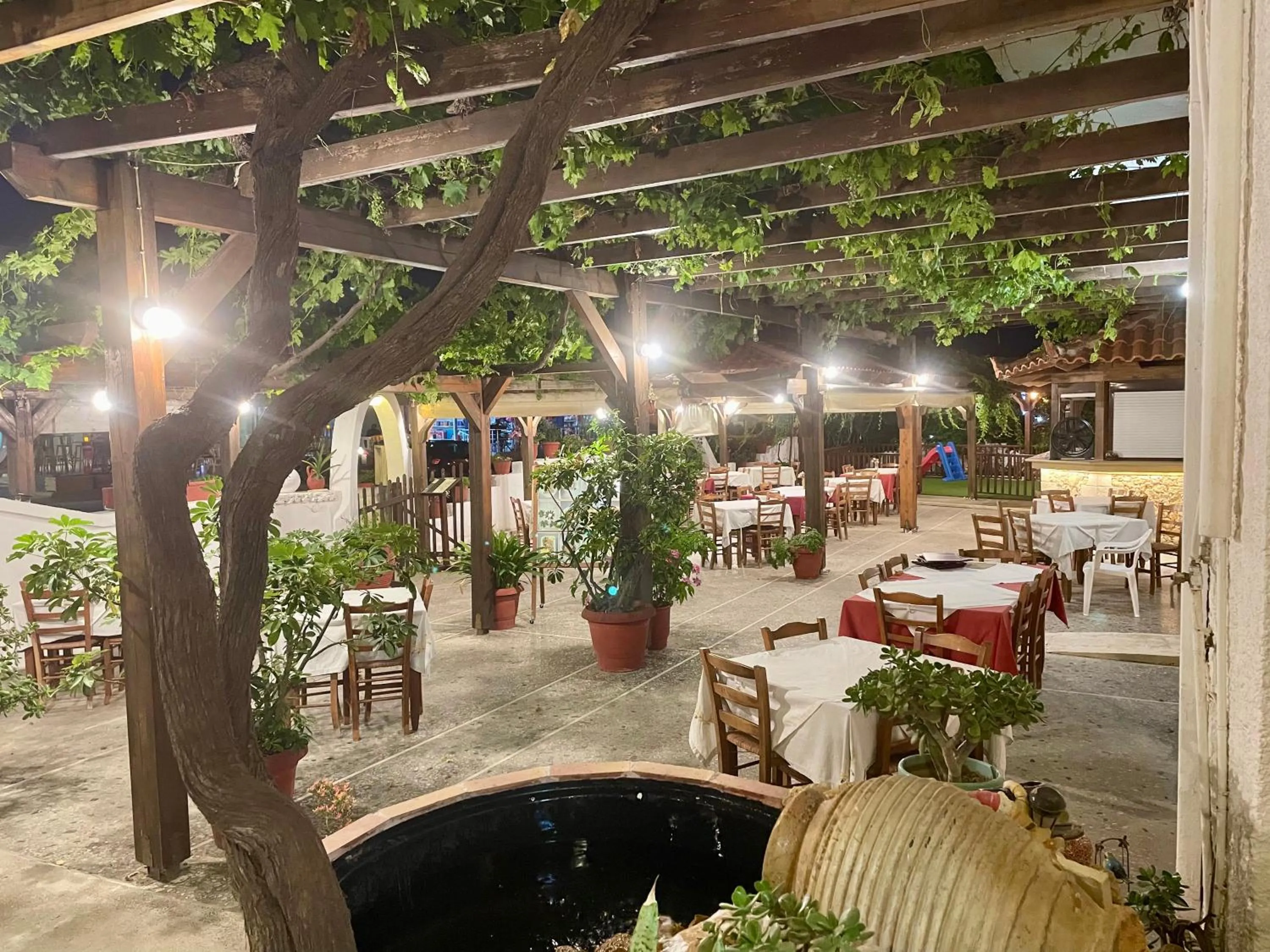 Restaurant/places to eat in Lefka