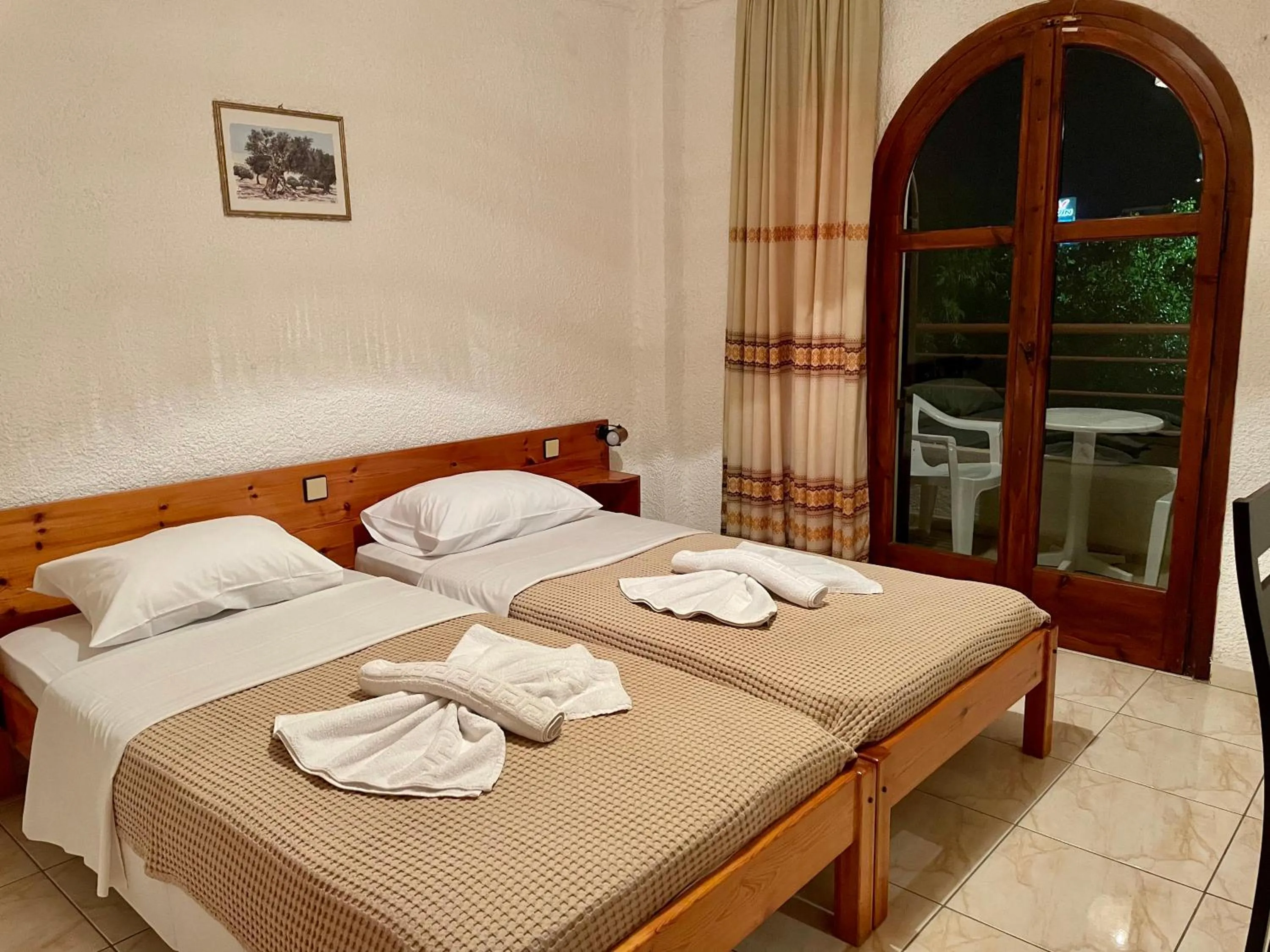 Bed in Lefka
