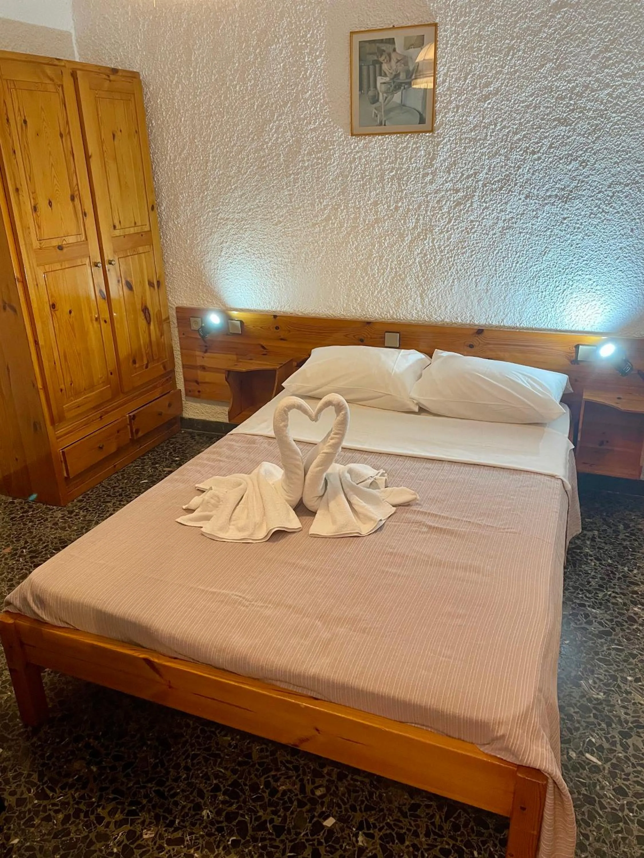Bed in Lefka