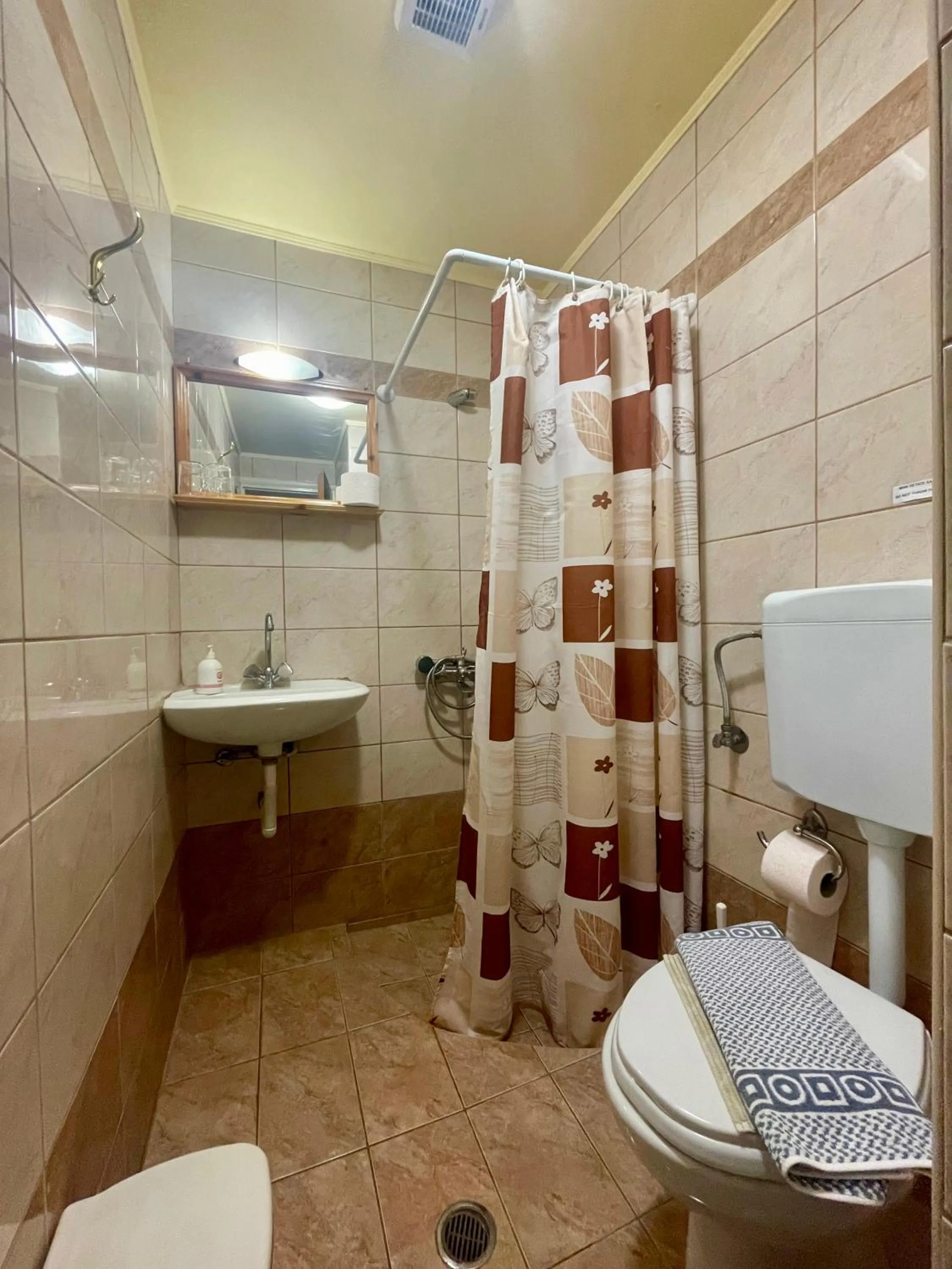 Shower in Lefka