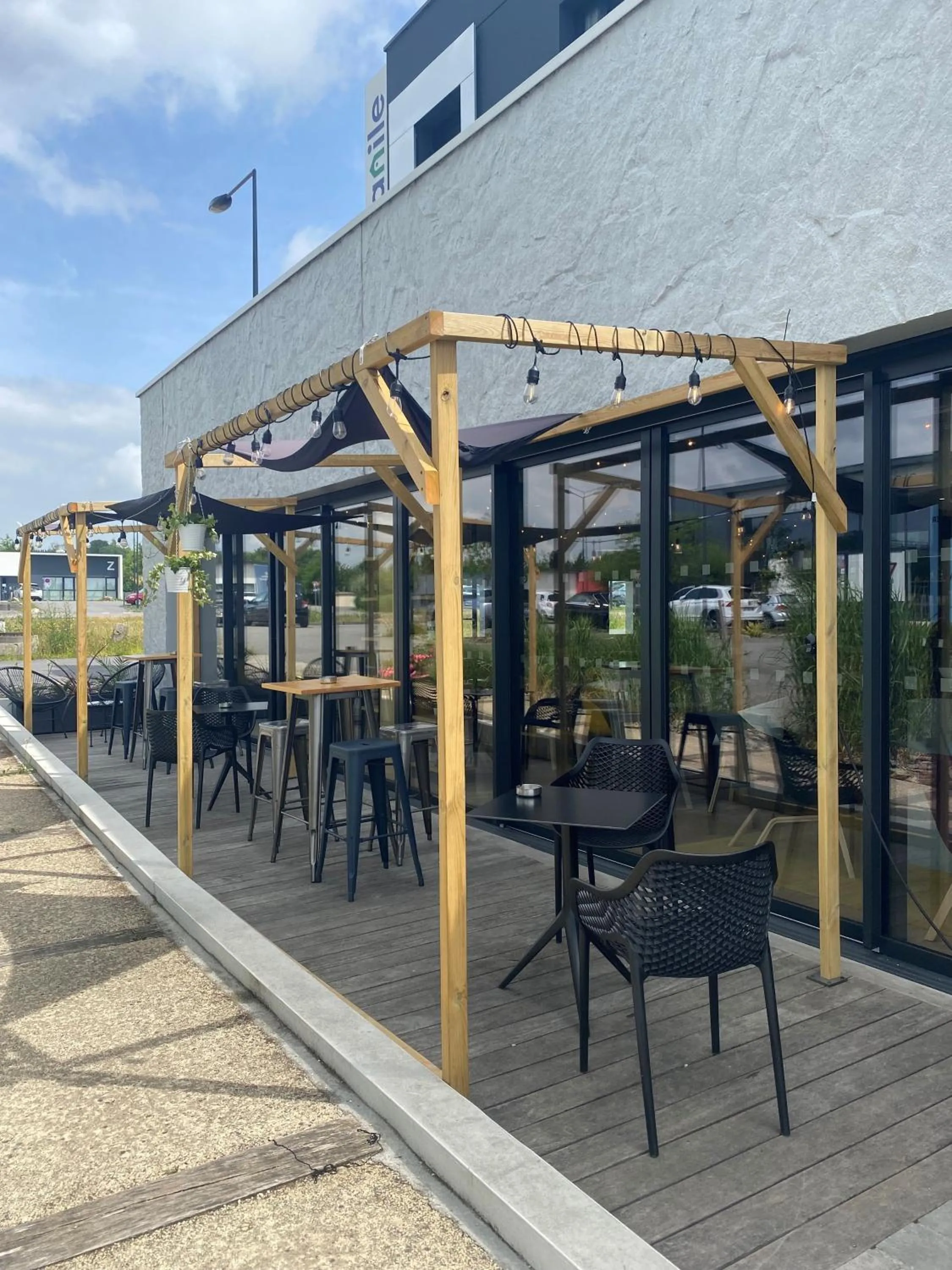 Patio in Campanile Laval Nord