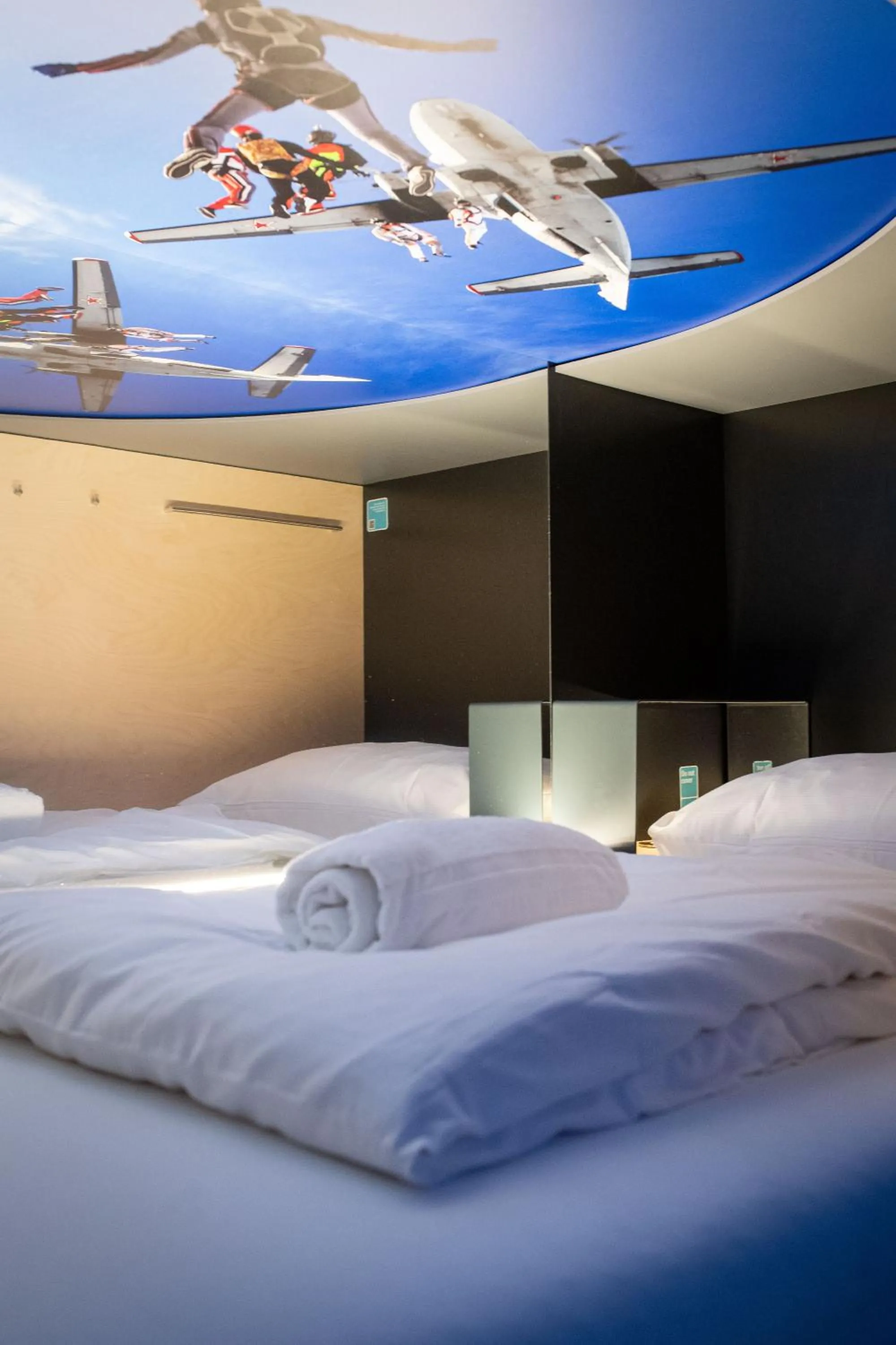 Photo of the whole room, Bed in Capsule Hotel - Lucerne TheLAB