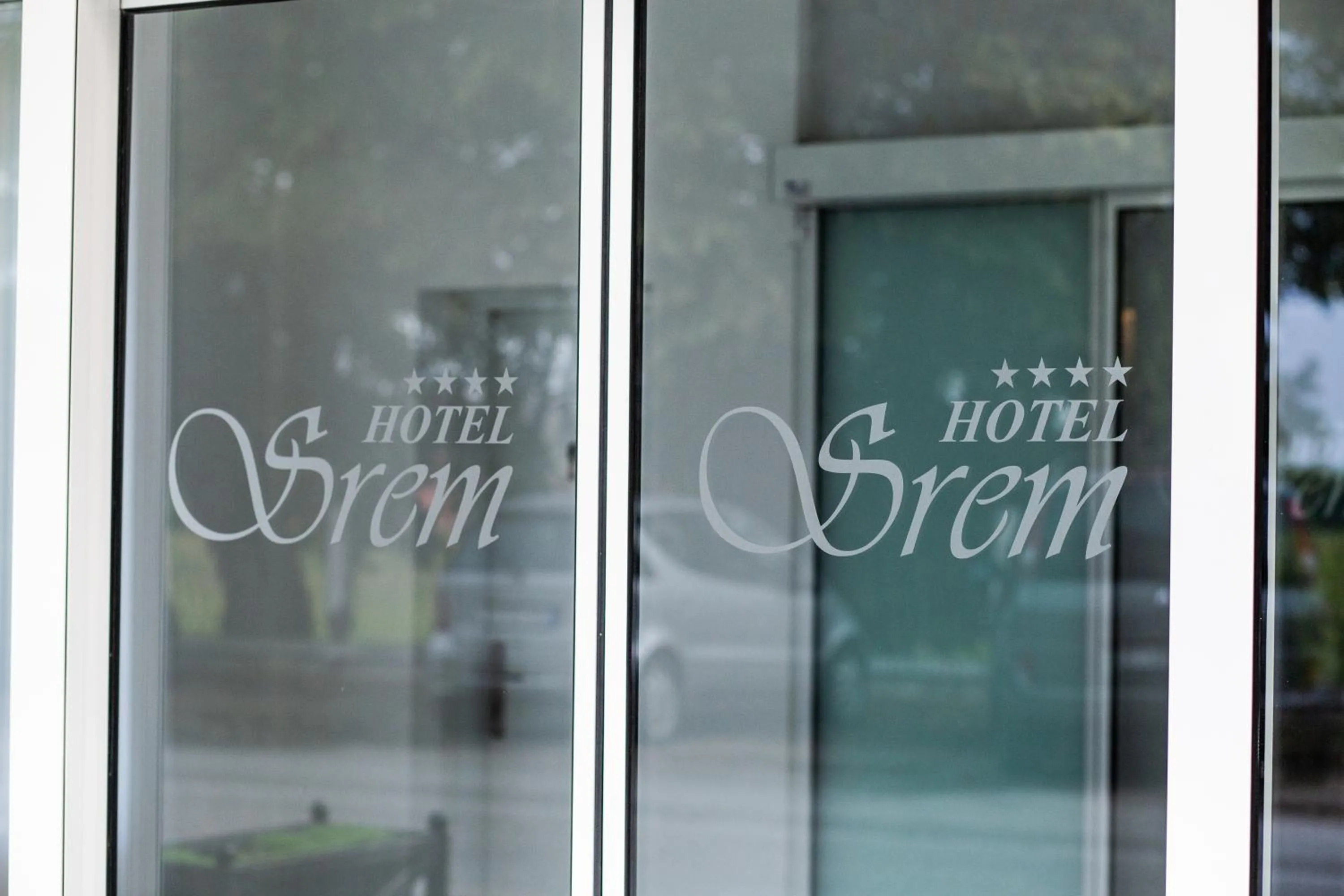 Facade/entrance in Hotel Srem