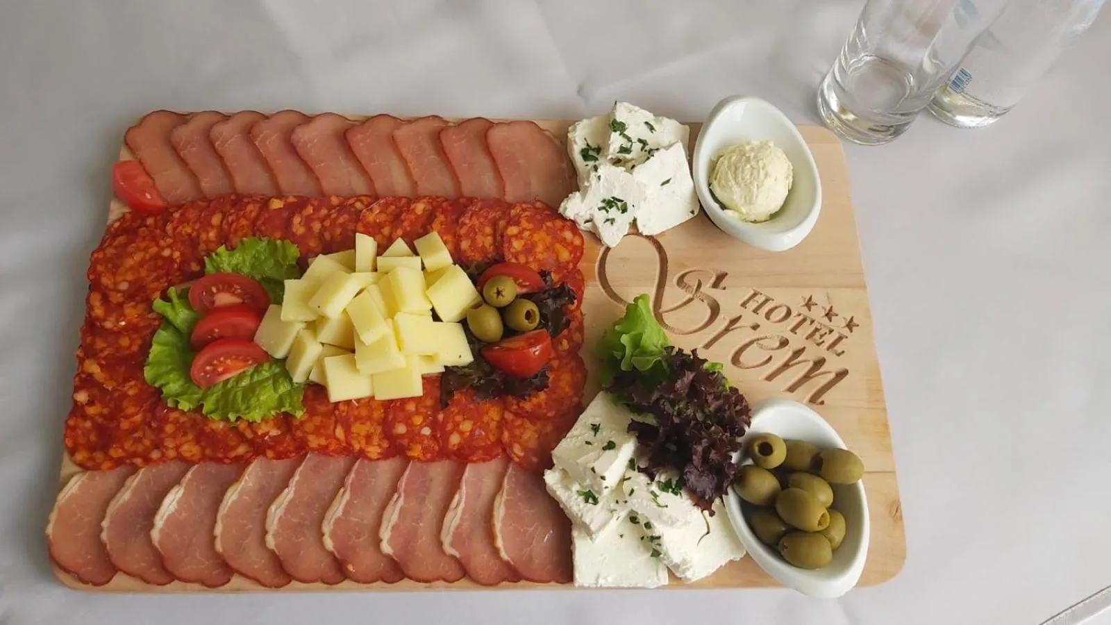 Food in Hotel Srem