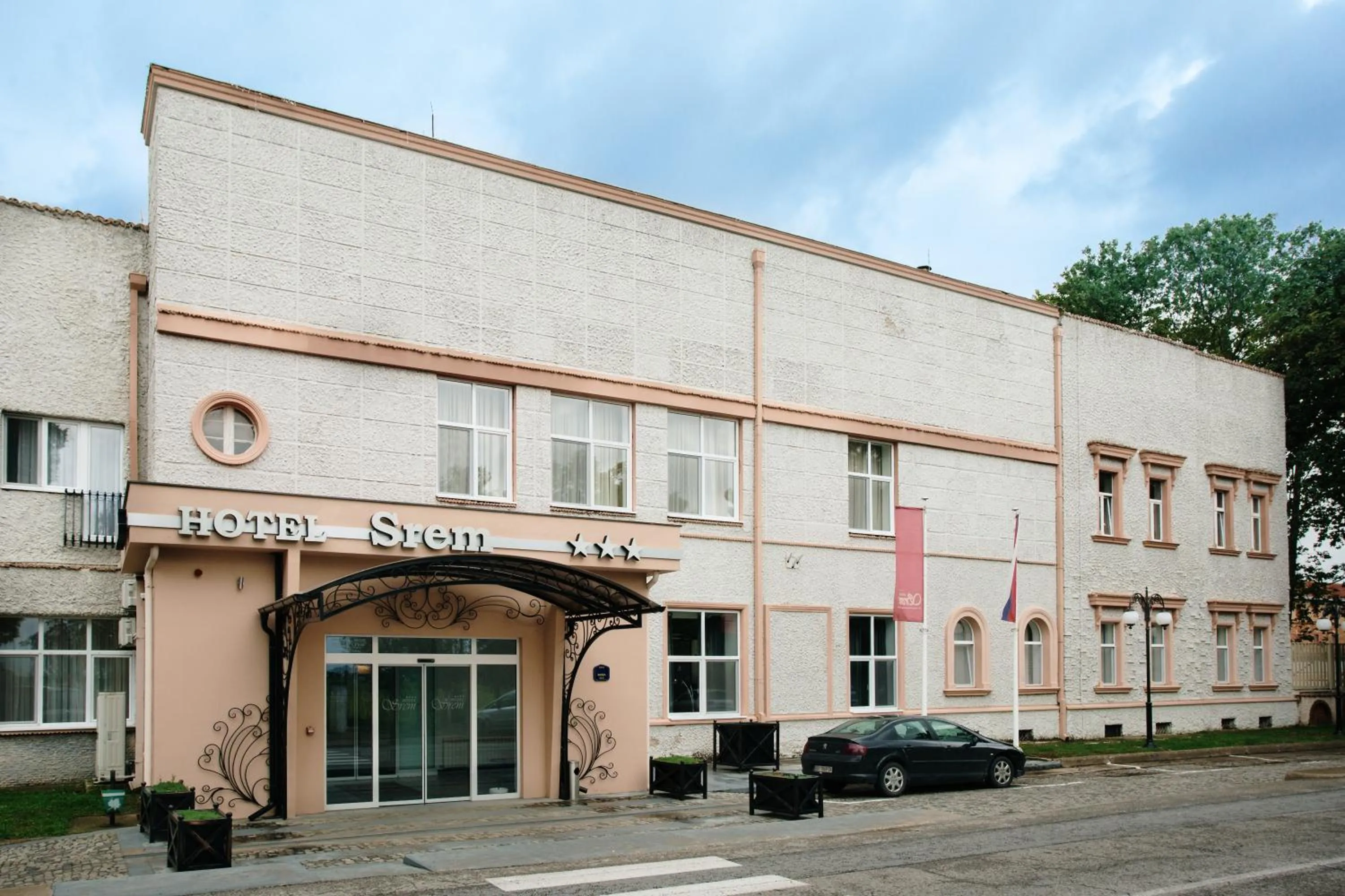 Property building in Hotel Srem