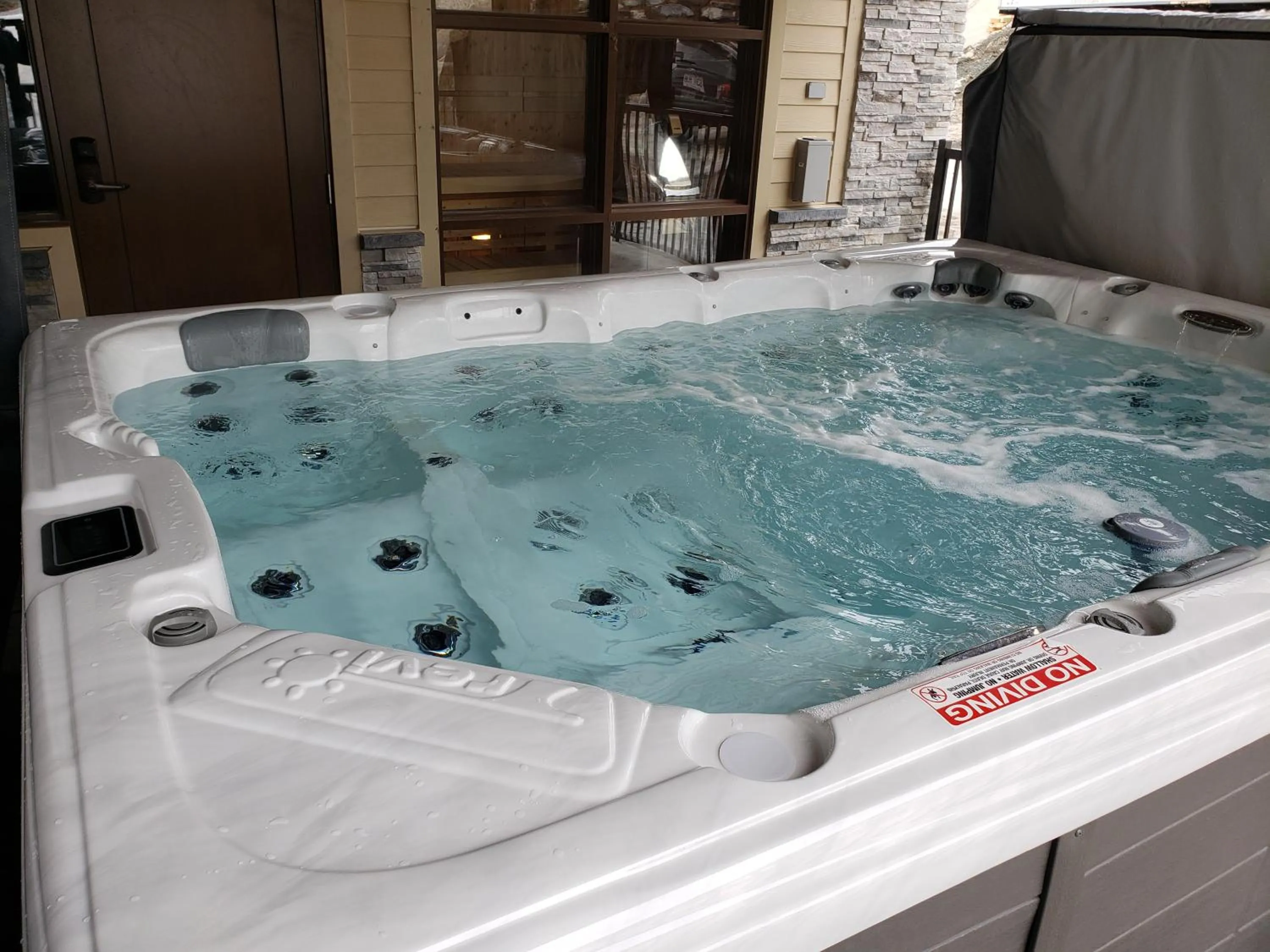 Hot Tub in Tremblant Prestige - Horizon 1-104