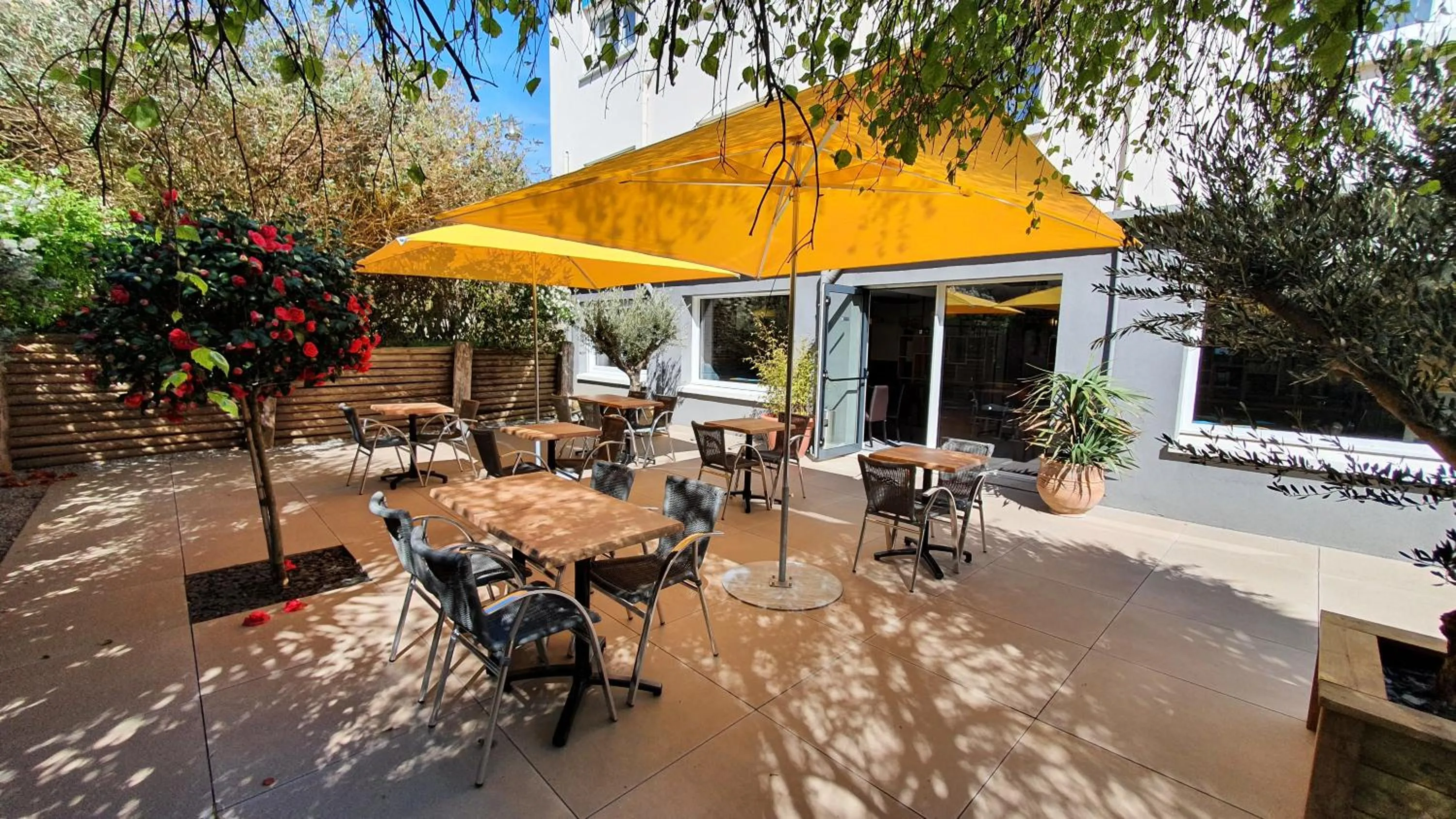 Patio in Hôtel Les Pieux En Cotentin