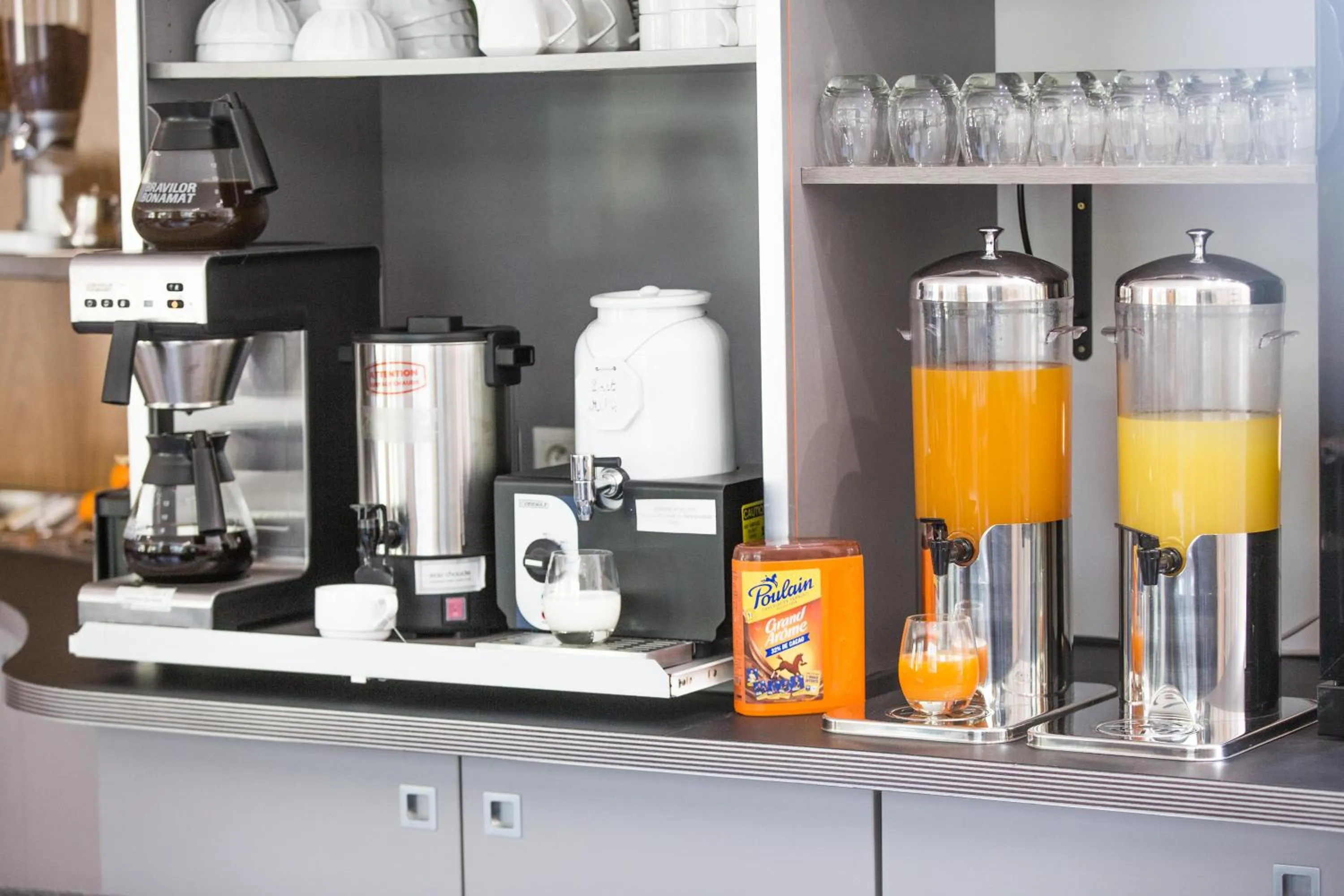 Buffet breakfast in Hôtel Les Pieux En Cotentin