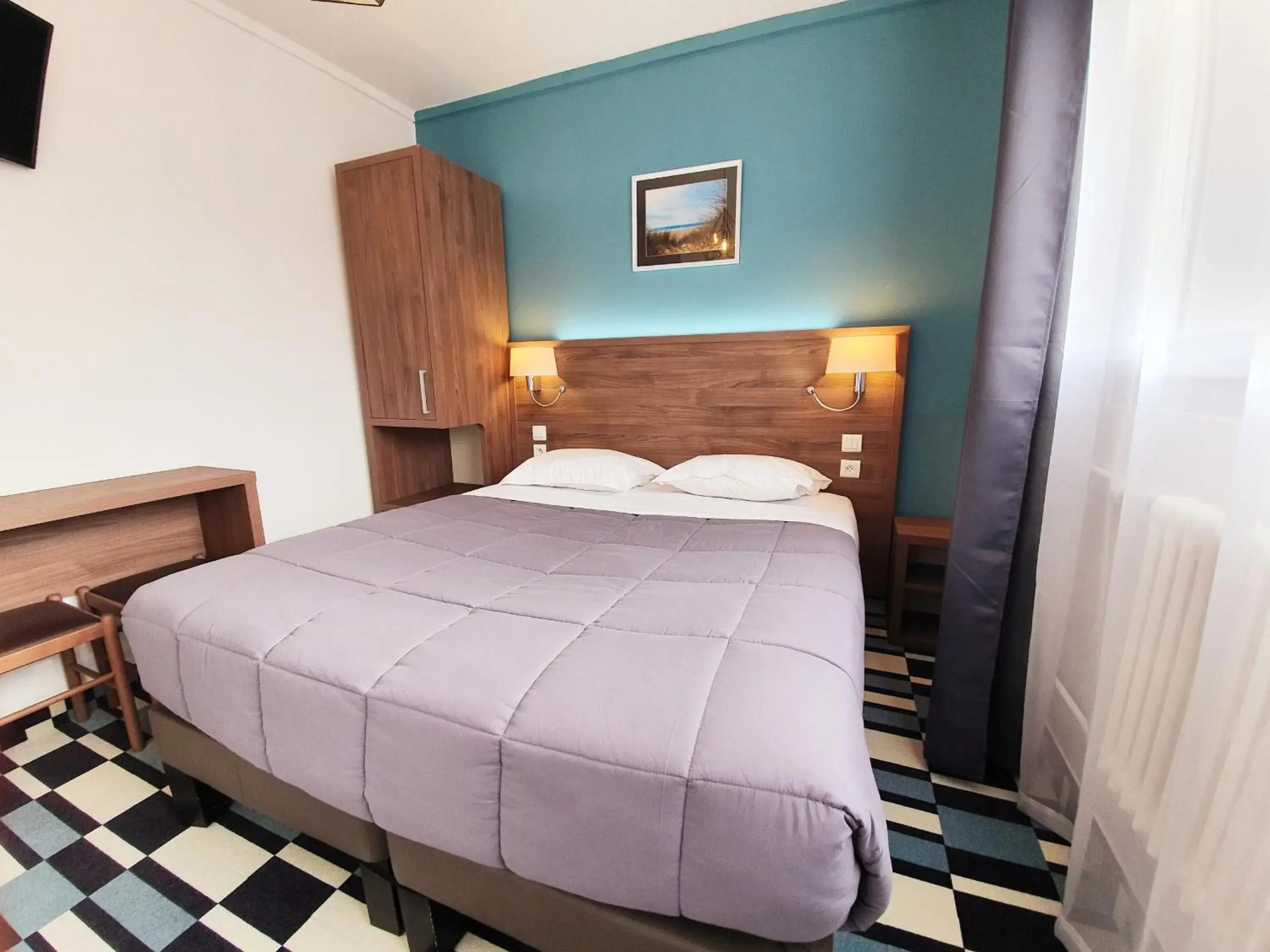 Bed in Hôtel Les Pieux En Cotentin