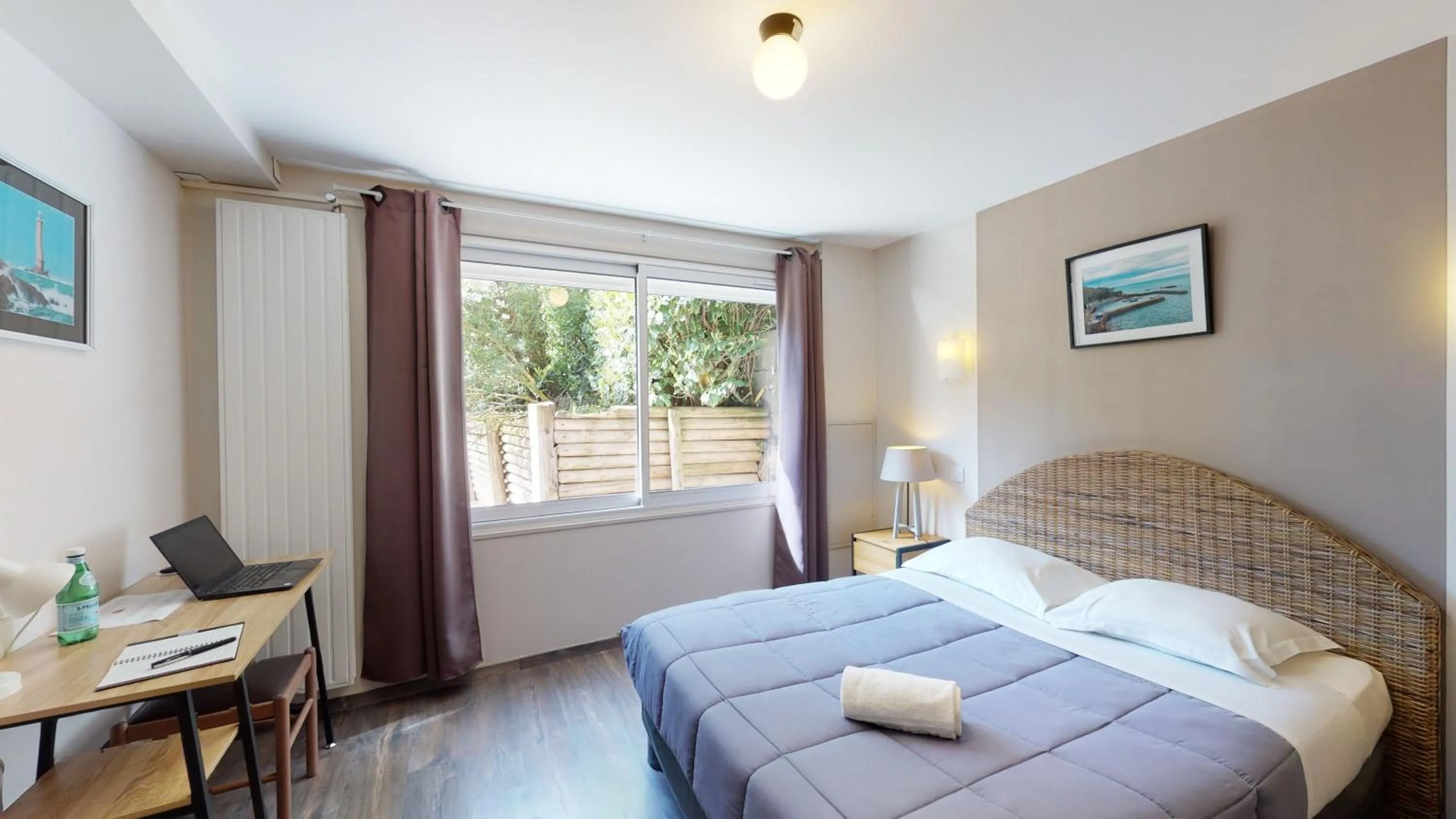 Bed in Hôtel Les Pieux En Cotentin