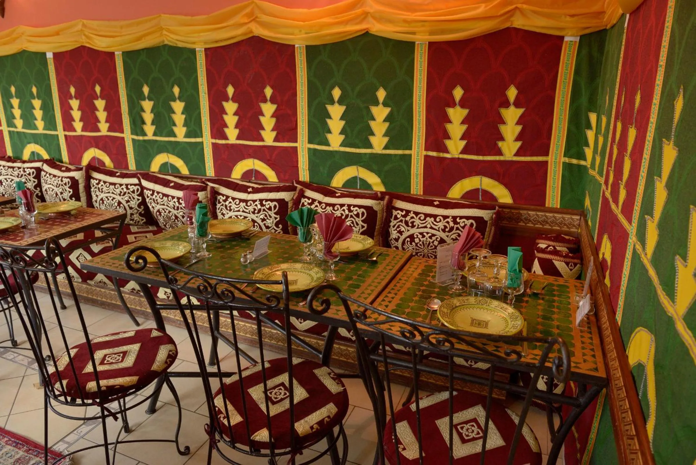 Restaurant/places to eat in L'Acilya