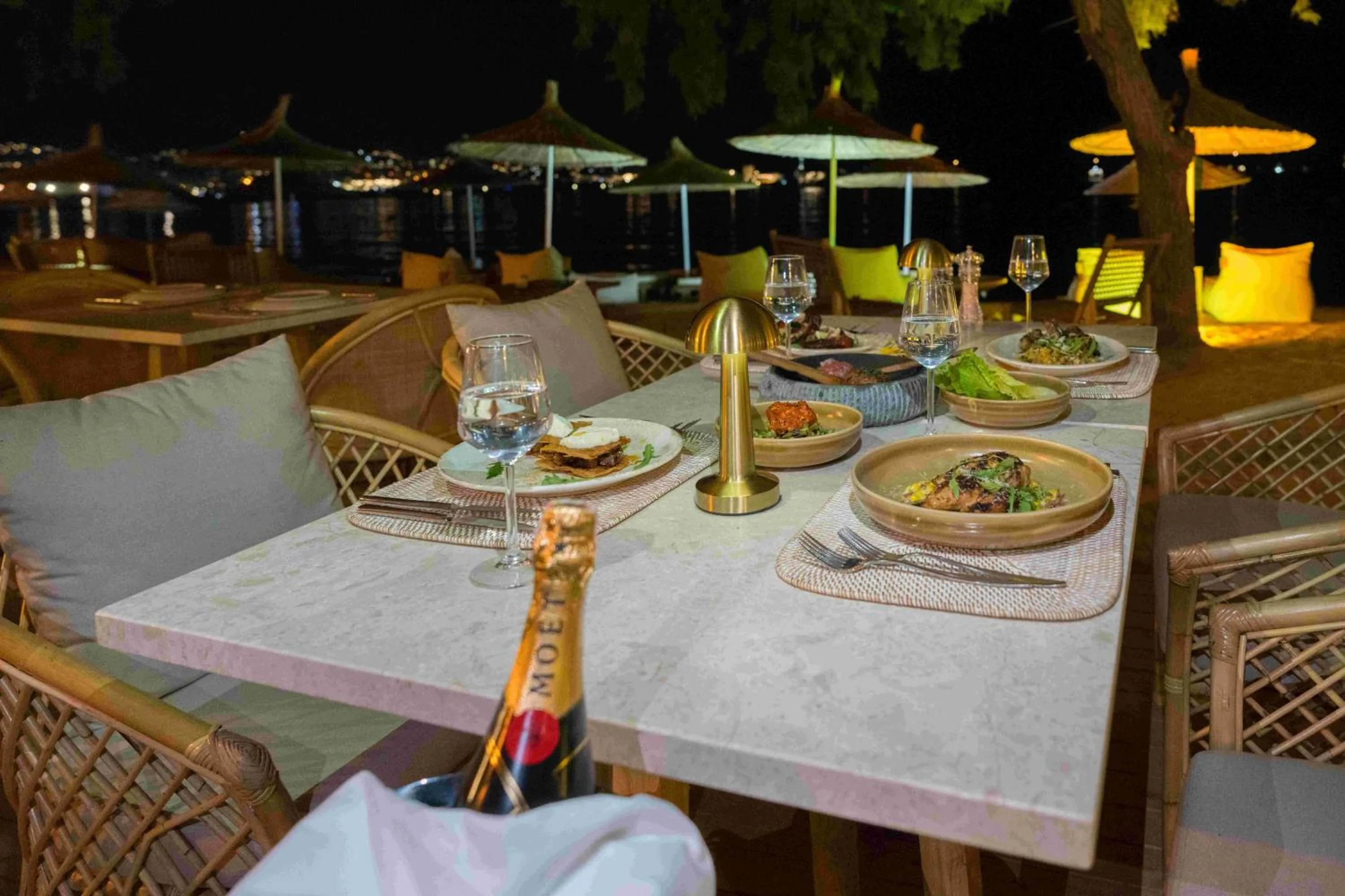 Restaurant/places to eat in Yalıpark Beach Hotel