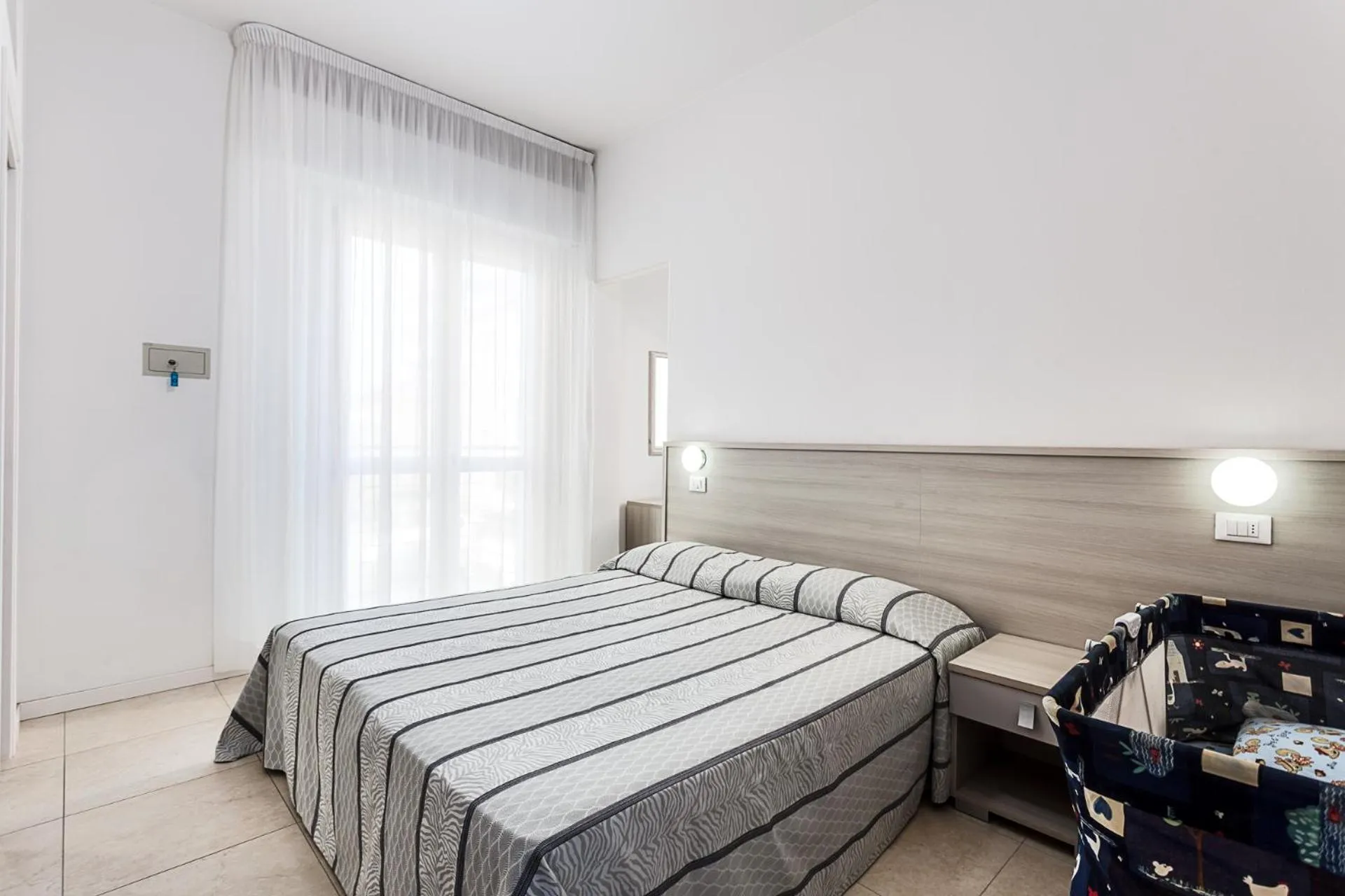 cot, Bed in Hotel Blues