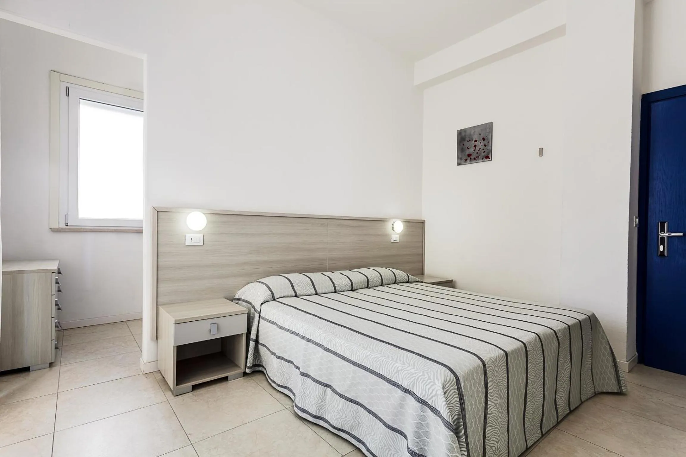 Photo of the whole room, Bed in Hotel Blues