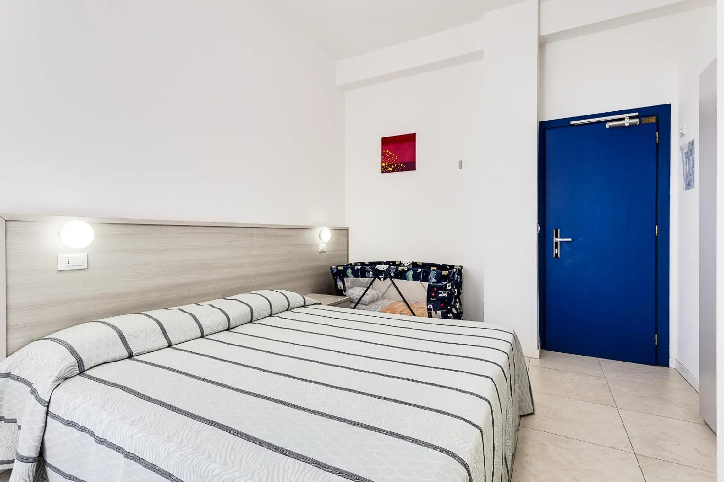 Triple Room in Hotel Blues Triple Room in Hotel Blues