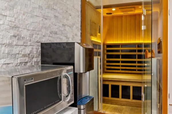 Sauna in NEW 2026-Ocean Sands Beach Boutique Inn-Sauna and Salt-Mineral Pool -Free Beach Bikes and Famous Beach- Fresh Baked Cookies and Popcorn - Bathrobes and Sunscreen in all rooms-Ultra Sparkling-Free Laundry- 4 Grand Black Beds-Call NOW & Save-1-252-AHA-SAND