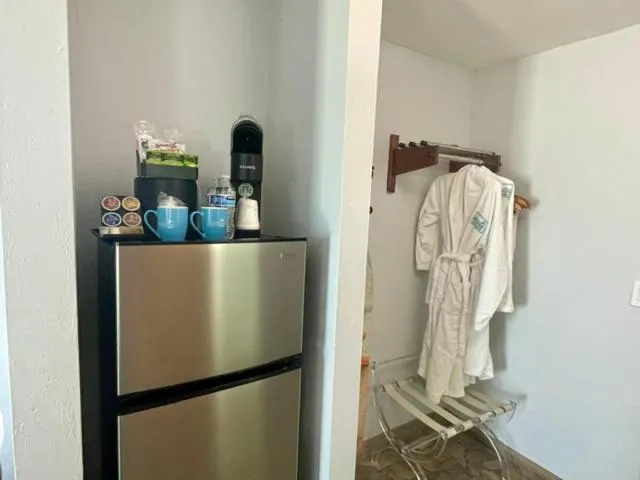 NEW 2026-Ocean Sands Beach Boutique Inn-Sauna and Salt-Mineral Pool -Free Beach Bikes and Famous Beach- Fresh Baked Cookies and Popcorn - Bathrobes and Sunscreen in all rooms-Ultra Sparkling-Free Laundry- 4 Grand Black Beds-Call NOW & Save-1-252-AHA-SAND