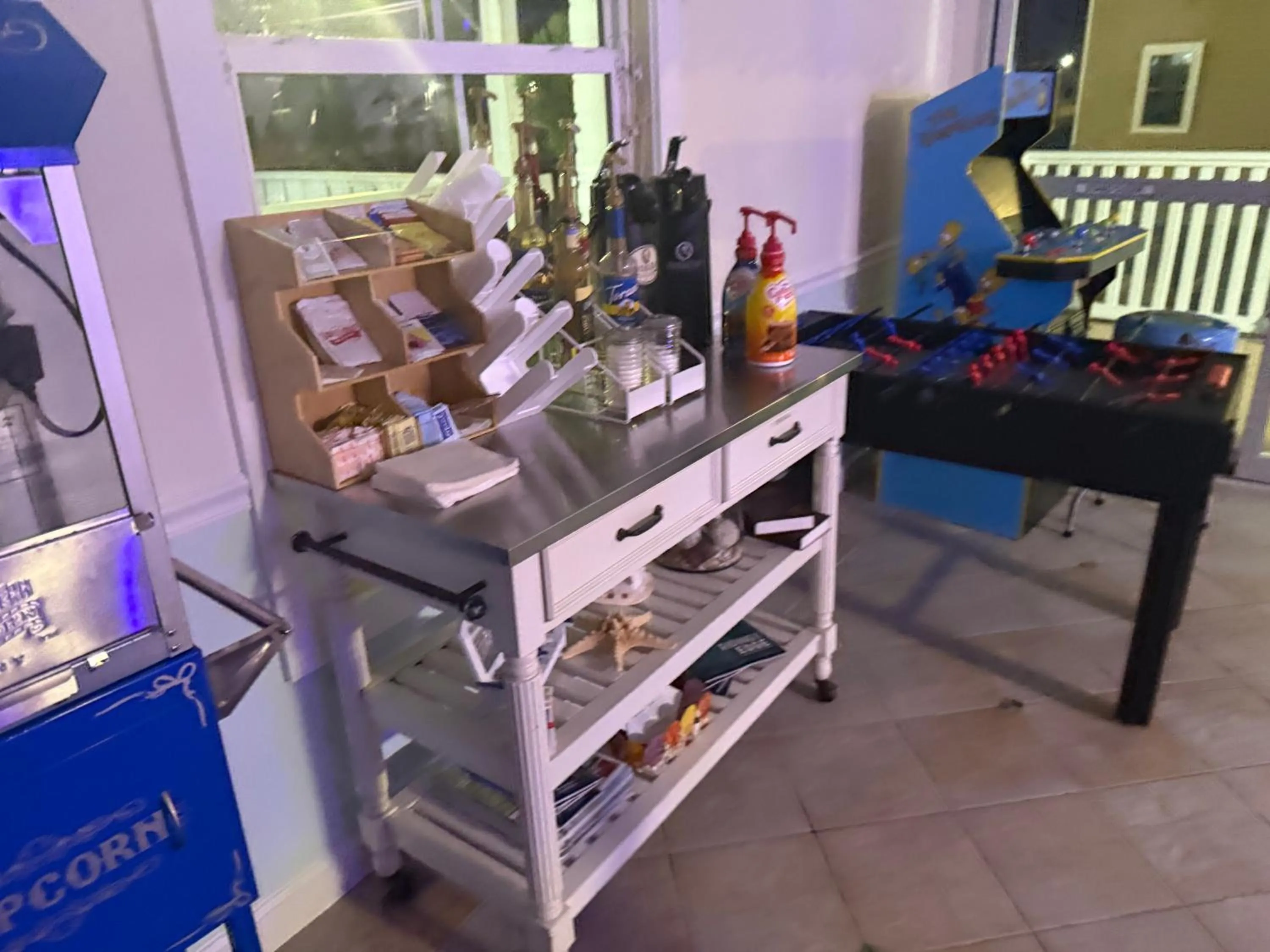 NEW 2026-Ocean Sands Beach Boutique Inn-Sauna and Salt-Mineral Pool -Free Beach Bikes and Famous Beach- Fresh Baked Cookies and Popcorn - Bathrobes and Sunscreen in all rooms-Ultra Sparkling-Free Laundry- 4 Grand Black Beds-Call NOW & Save-1-252-AHA-SAND