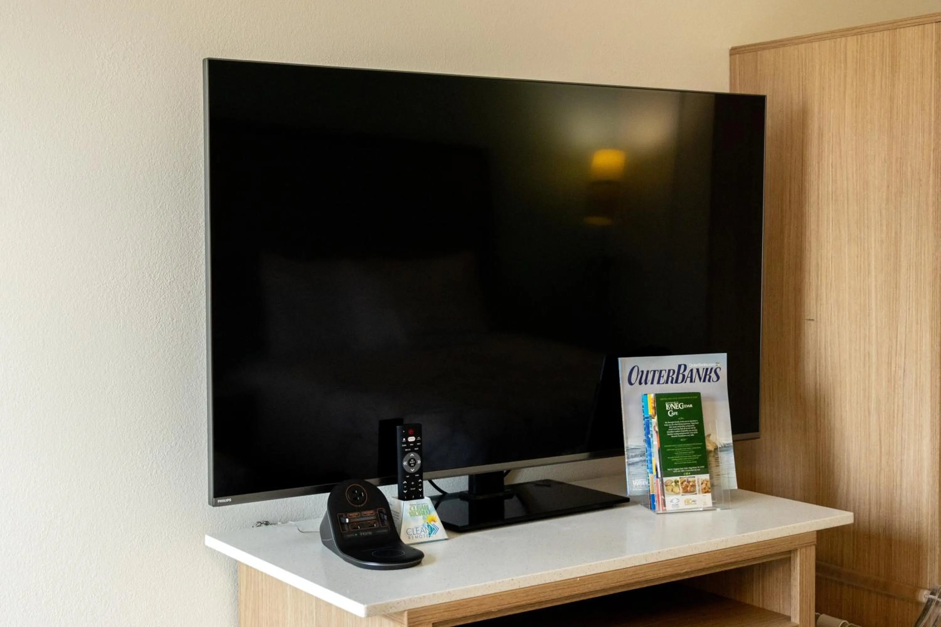 NEW 2026-Ocean Sands Beach Boutique Inn-Sauna and Salt-Mineral Pool -Free Beach Bikes and Famous Beach- Fresh Baked Cookies and Popcorn - Bathrobes and Sunscreen in all rooms-Ultra Sparkling-Free Laundry- 4 Grand Black Beds-Call NOW & Save-1-252-AHA-SAND