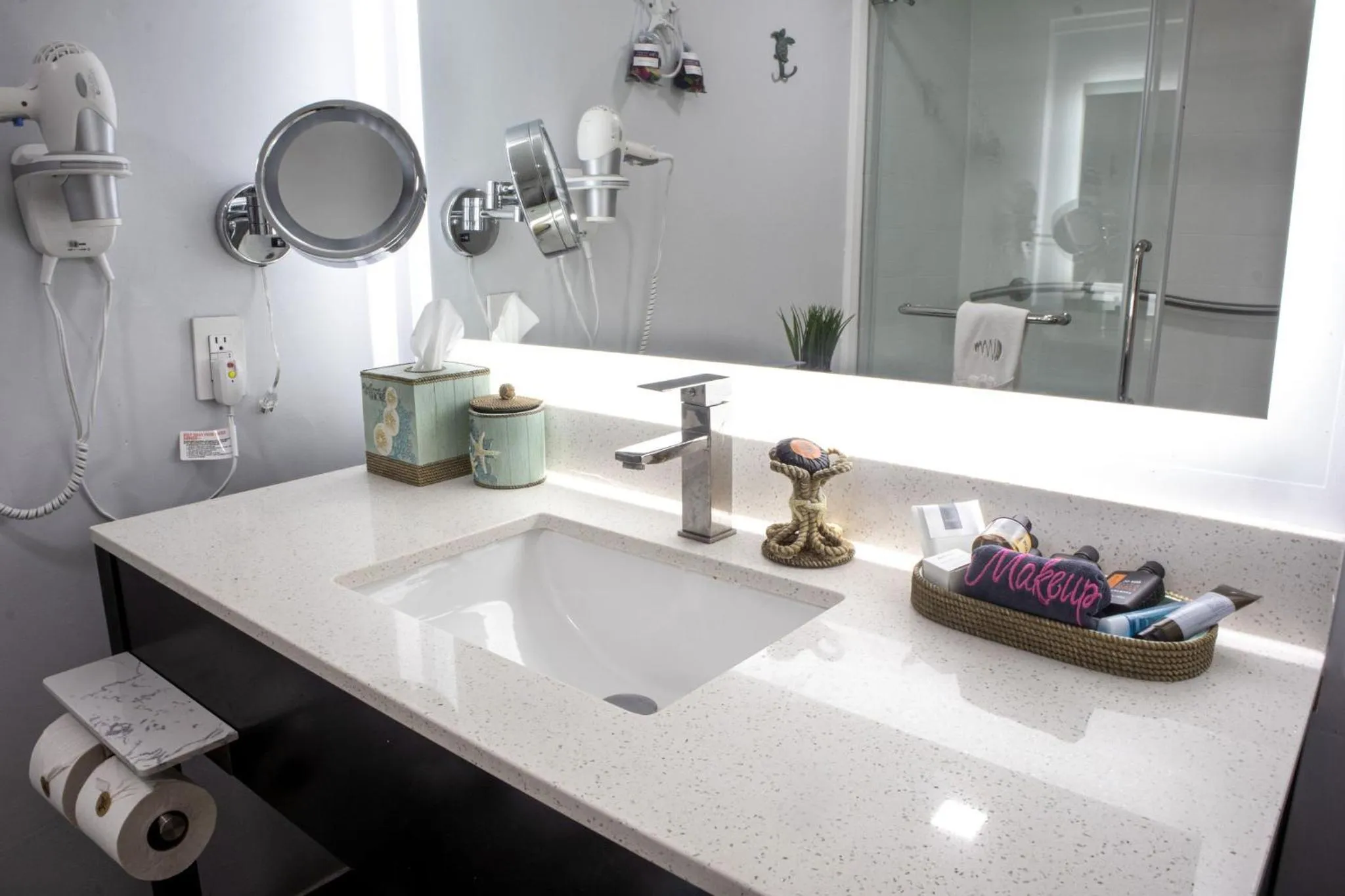 NEW 2026-Ocean Sands Beach Boutique Inn-Sauna and Salt-Mineral Pool -Free Beach Bikes and Famous Beach- Fresh Baked Cookies and Popcorn - Bathrobes and Sunscreen in all rooms-Ultra Sparkling-Free Laundry- 4 Grand Black Beds-Call NOW & Save-1-252-AHA-SAND