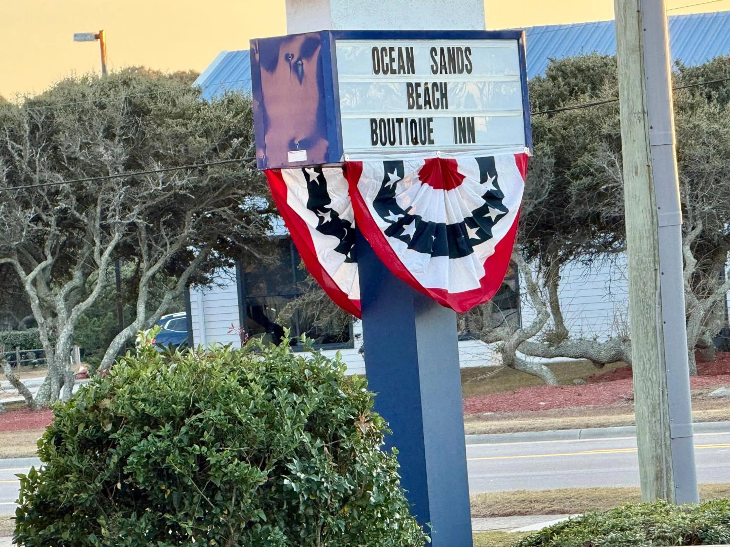 NEW 2026-Ocean Sands Beach Boutique Inn-Sauna and Salt-Mineral Pool -Free Beach Bikes and Famous Beach- Fresh Baked Cookies and Popcorn - Bathrobes and Sunscreen in all rooms-Ultra Sparkling-Free Laundry- 4 Grand Black Beds-Call NOW & Save-1-252-AHA-SAND