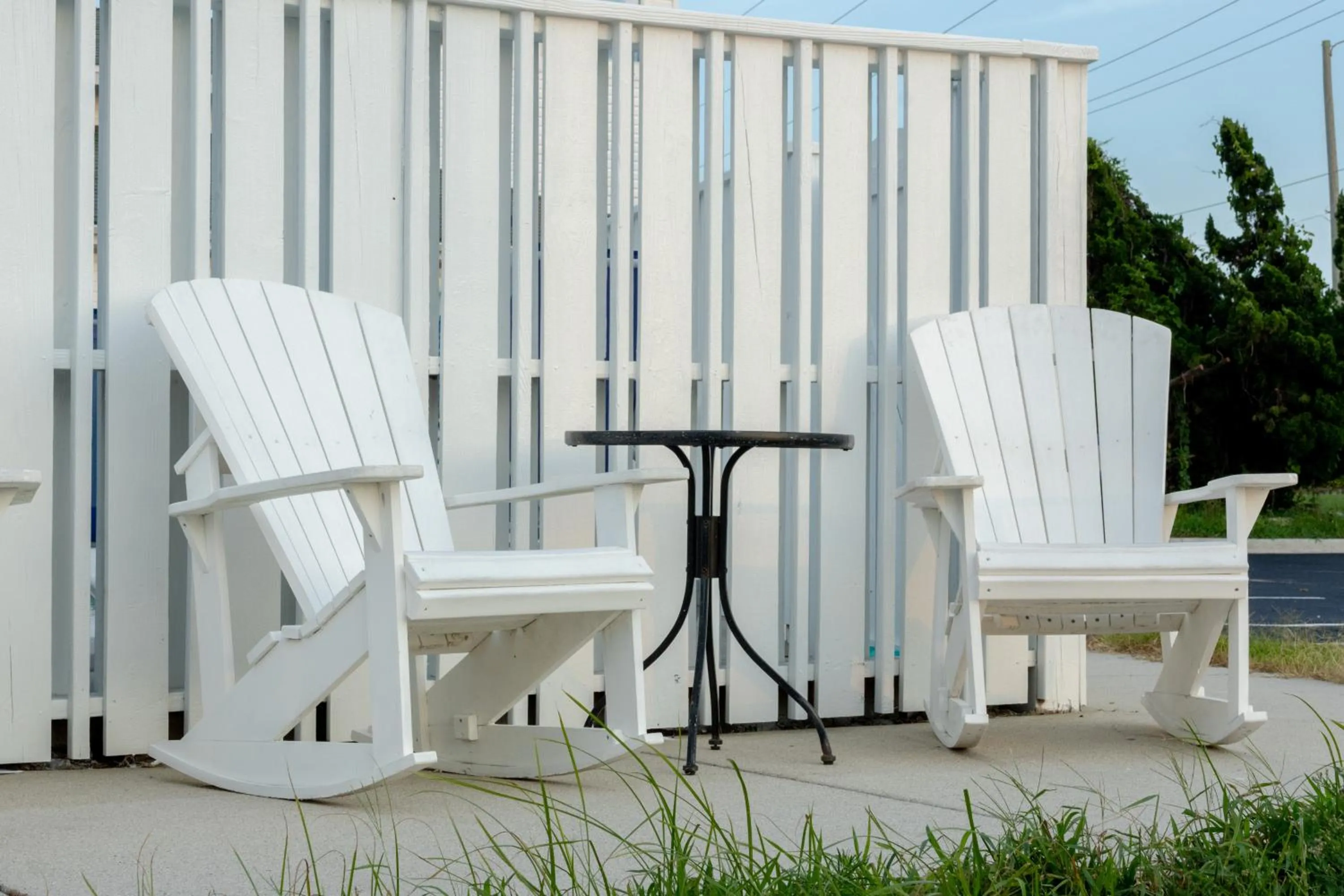 NEW 2026-Ocean Sands Beach Boutique Inn-Sauna and Salt-Mineral Pool -Free Beach Bikes and Famous Beach- Fresh Baked Cookies and Popcorn - Bathrobes and Sunscreen in all rooms-Ultra Sparkling-Free Laundry- 4 Grand Black Beds-Call NOW & Save-1-252-AHA-SAND