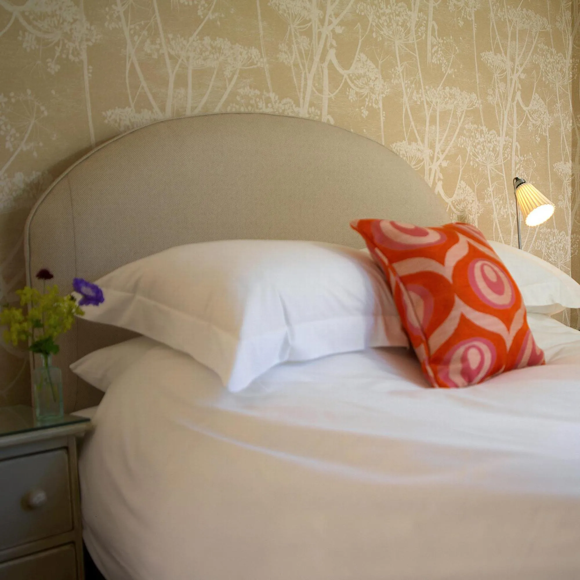 Bed in The Swan Inn Swinbrook