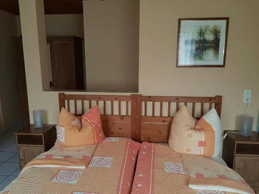 Budget Double Room in Hotel Restaurant Zur Hexe Budget Double Room in Hotel Restaurant Zur Hexe
