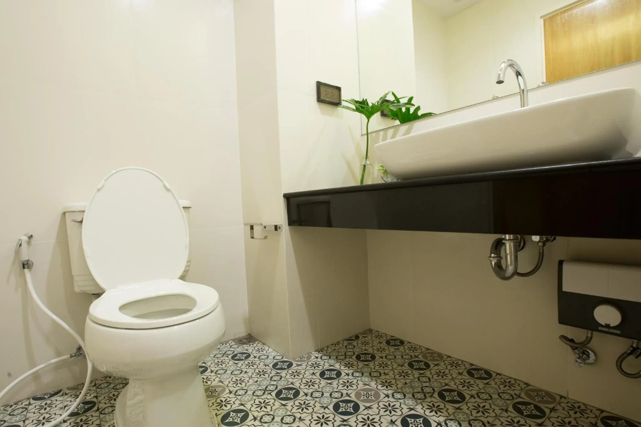 Toilet in DeeProm Pattaya Hotel