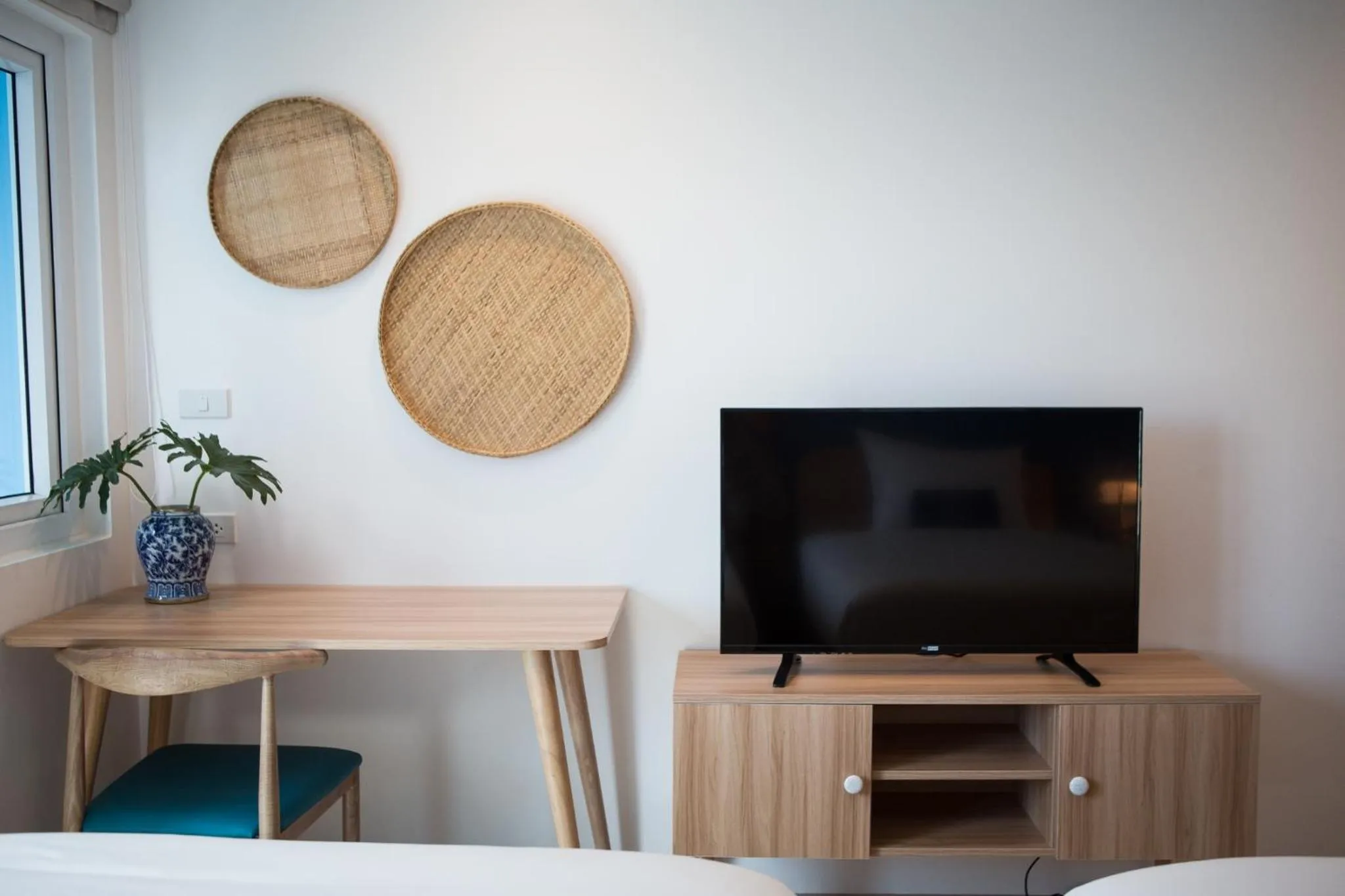 TV and multimedia in DeeProm Pattaya Hotel