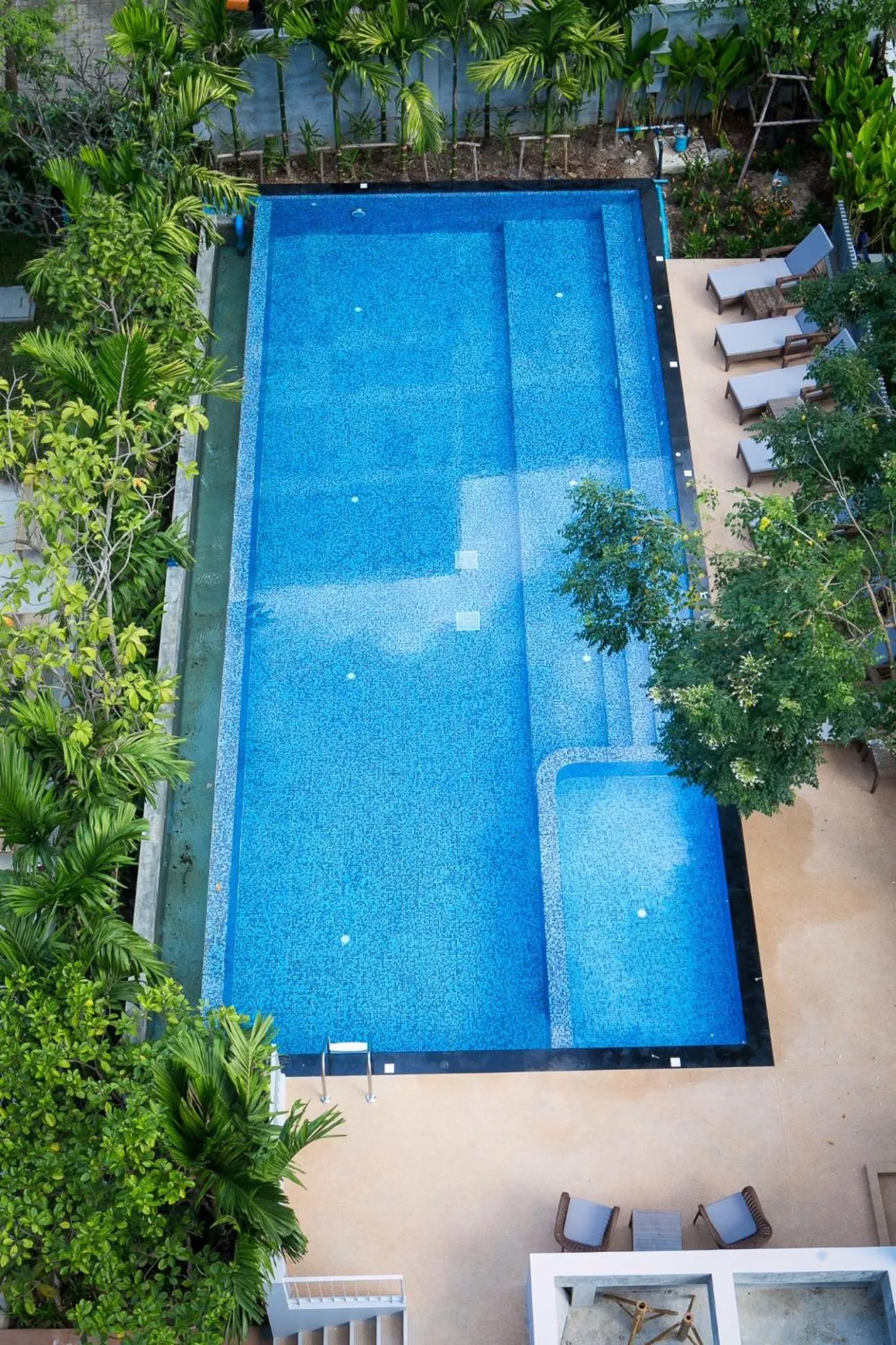 Pool view in DeeProm Pattaya Hotel