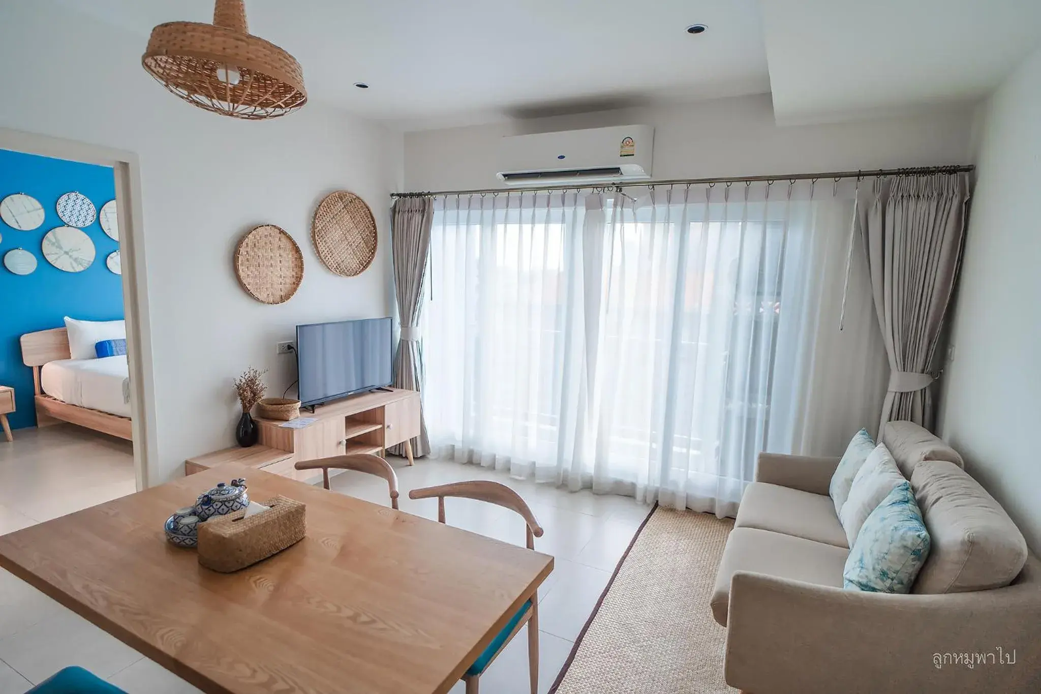 Living room, Seating Area in DeeProm Pattaya Hotel