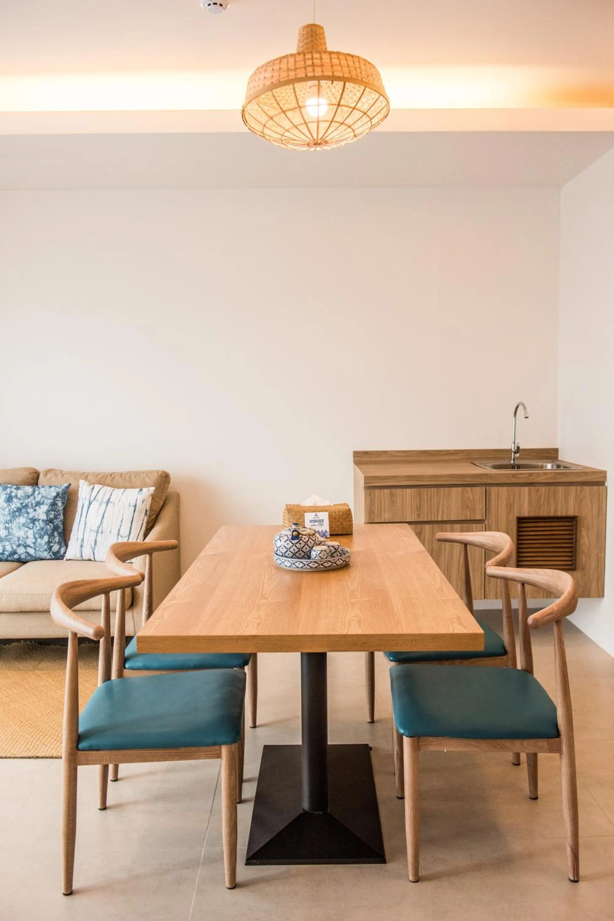 Living room in DeeProm Pattaya Hotel