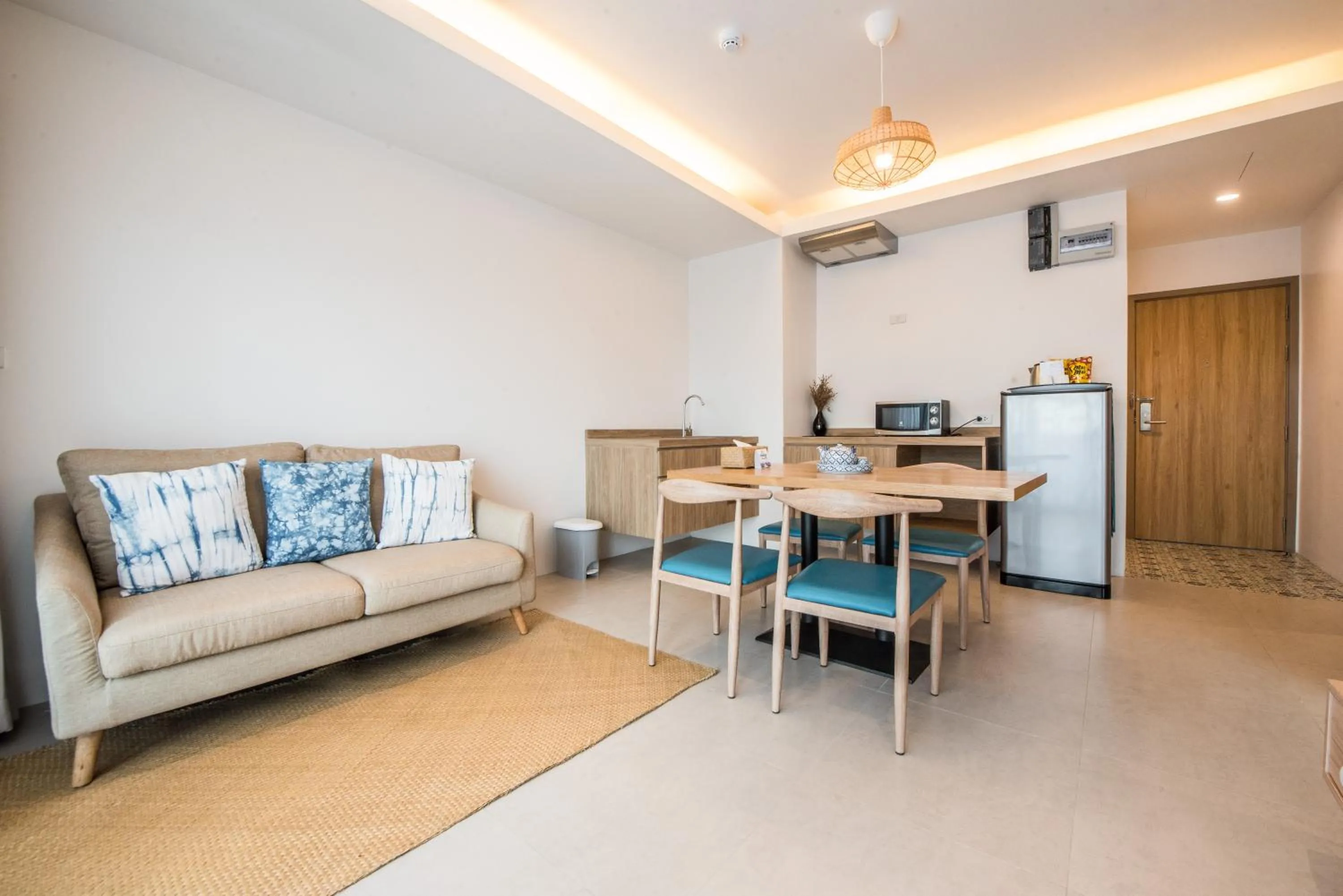 Living room in DeeProm Pattaya Hotel