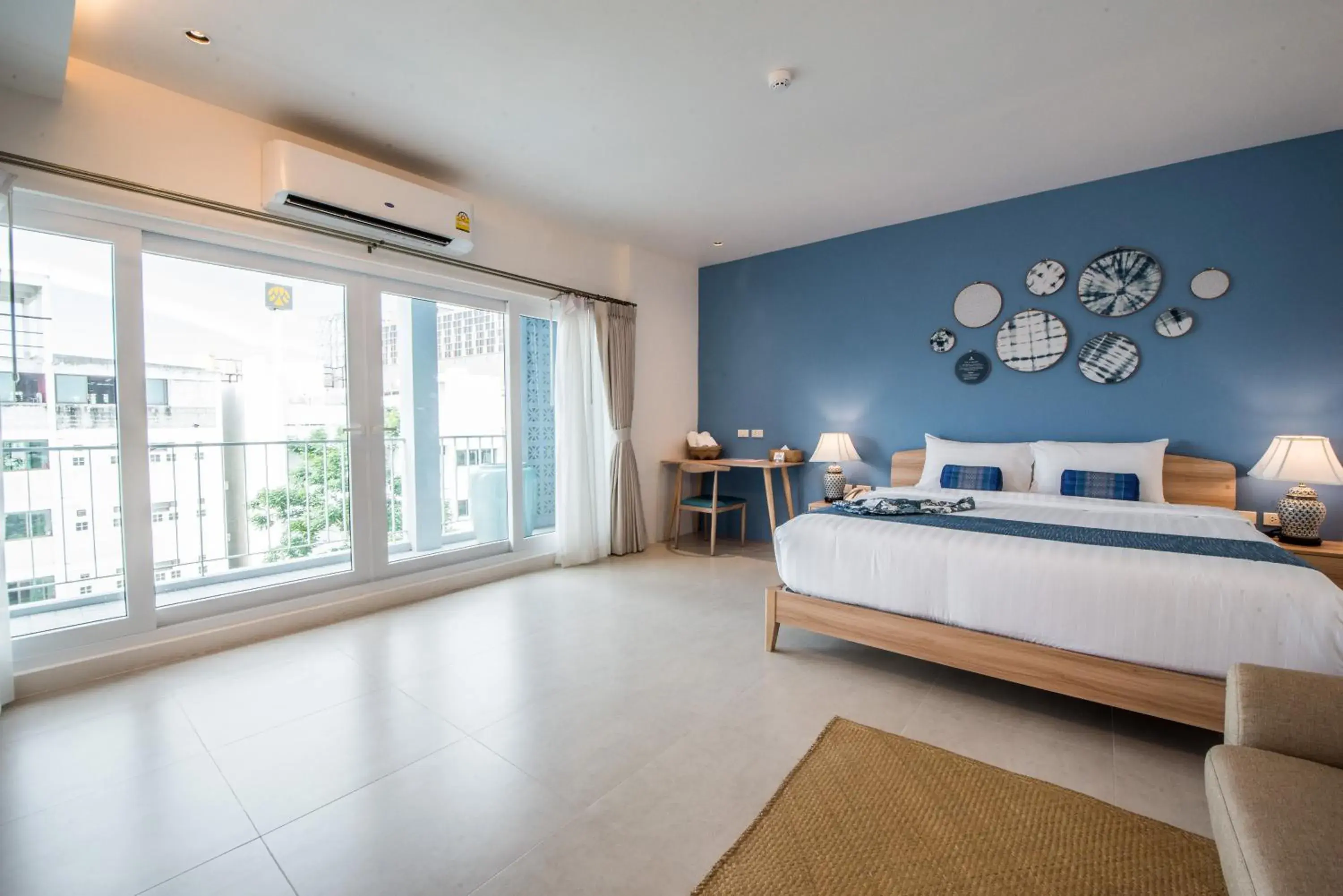 Bedroom, Bed in DeeProm Pattaya Hotel