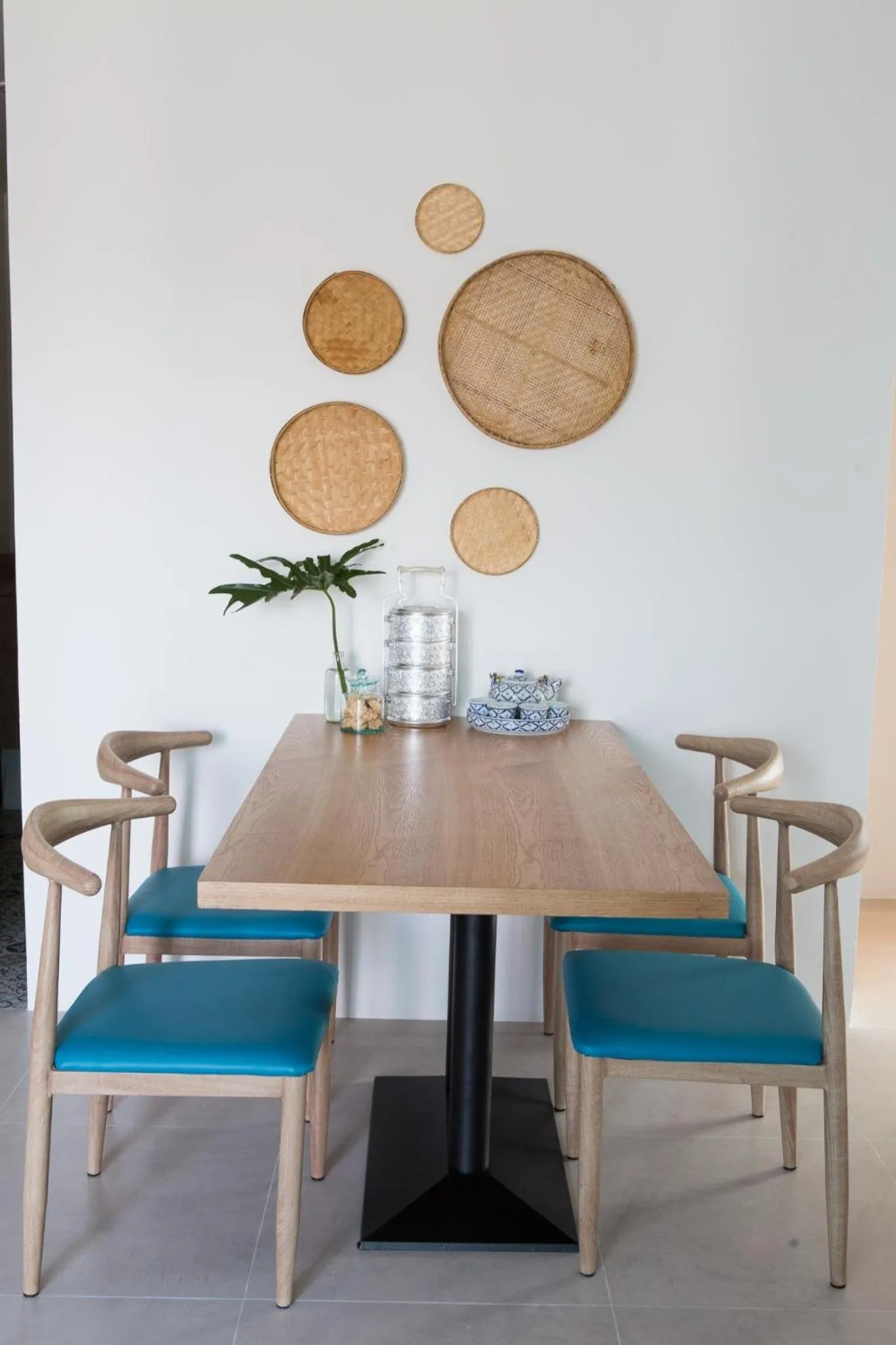 Dining area in DeeProm Pattaya Hotel