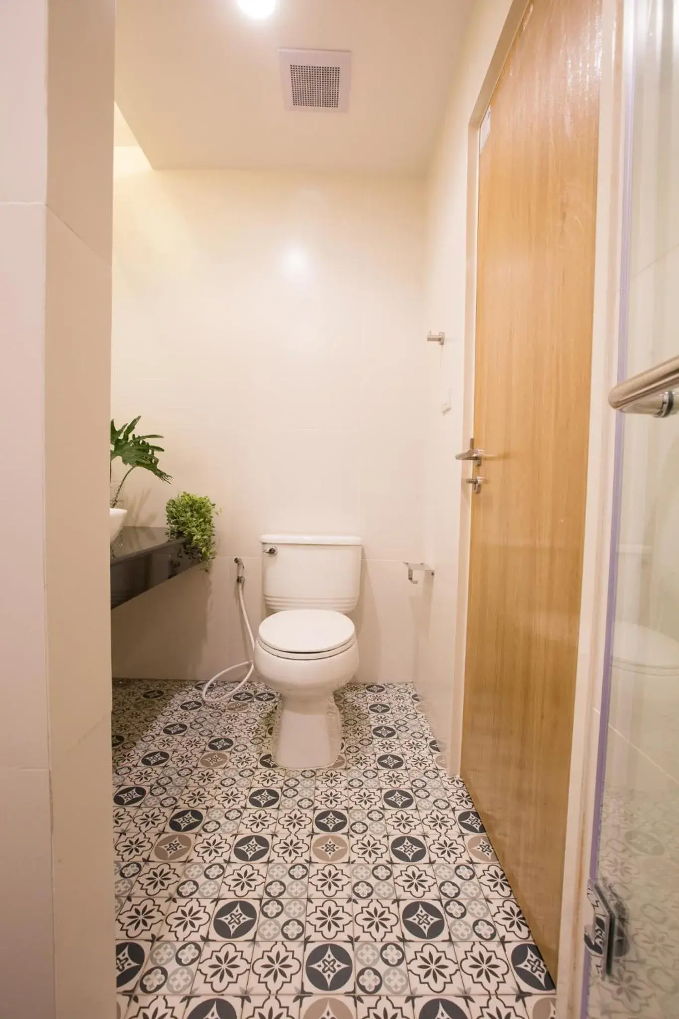 Toilet, Bathroom in DeeProm Pattaya Hotel