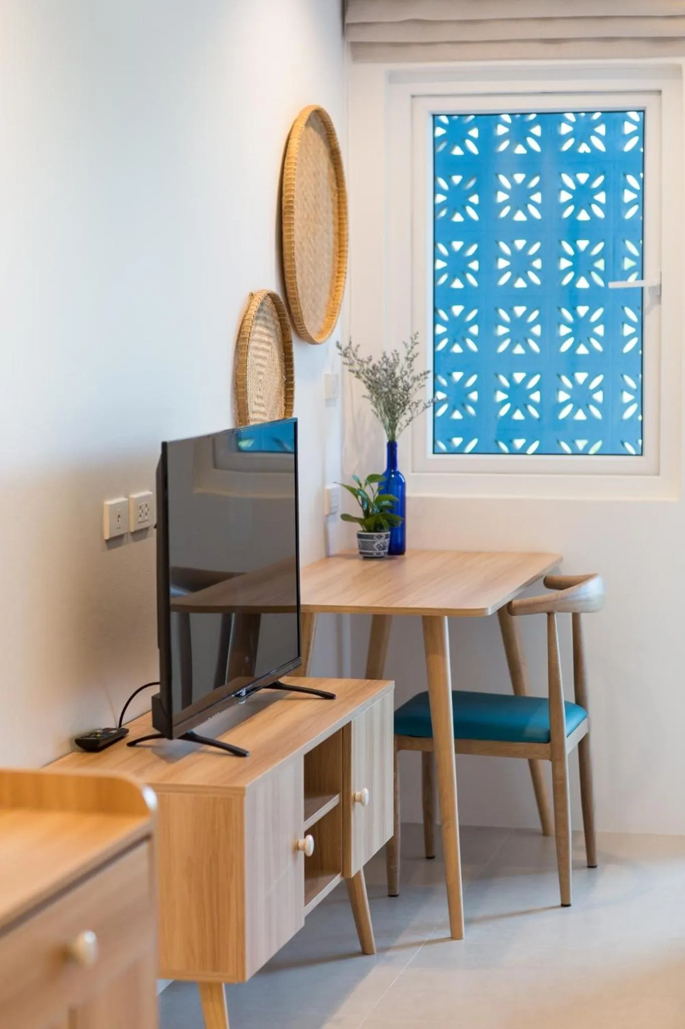 TV and multimedia in DeeProm Pattaya Hotel