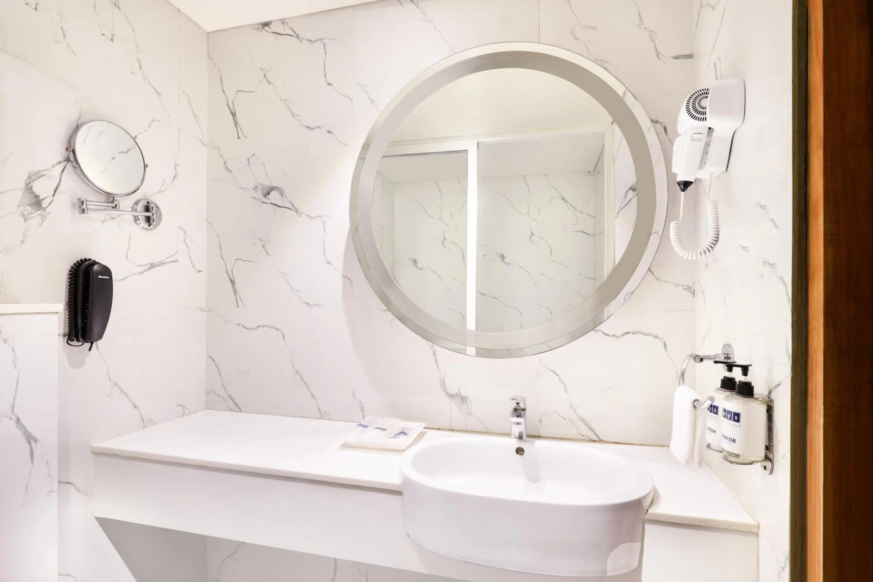 Bathroom in Keys Select by Lemon Tree Hotels, Gandhi Ashram, Ahmedabad