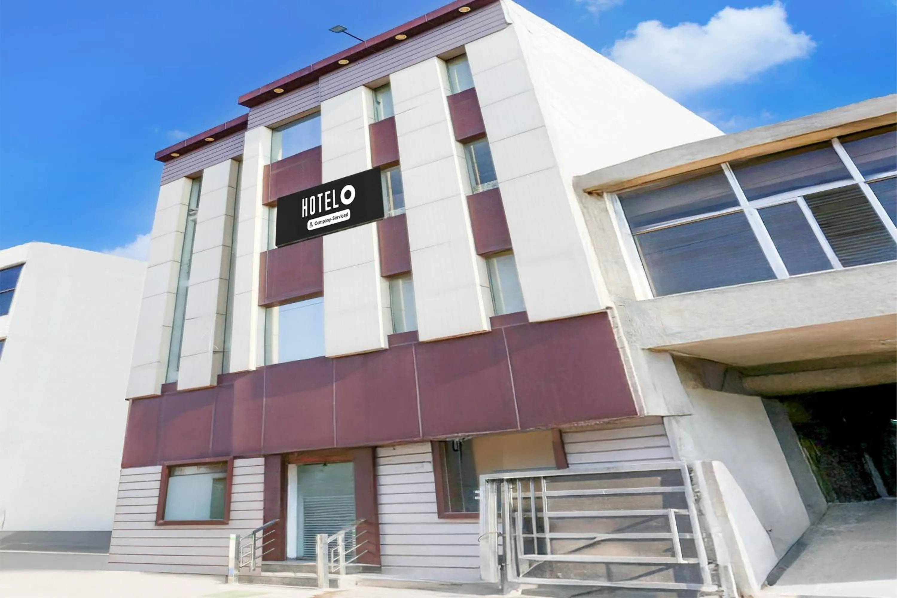 Facade/entrance in Super Hotel O Chandigarh Highway Near Prabhat Road