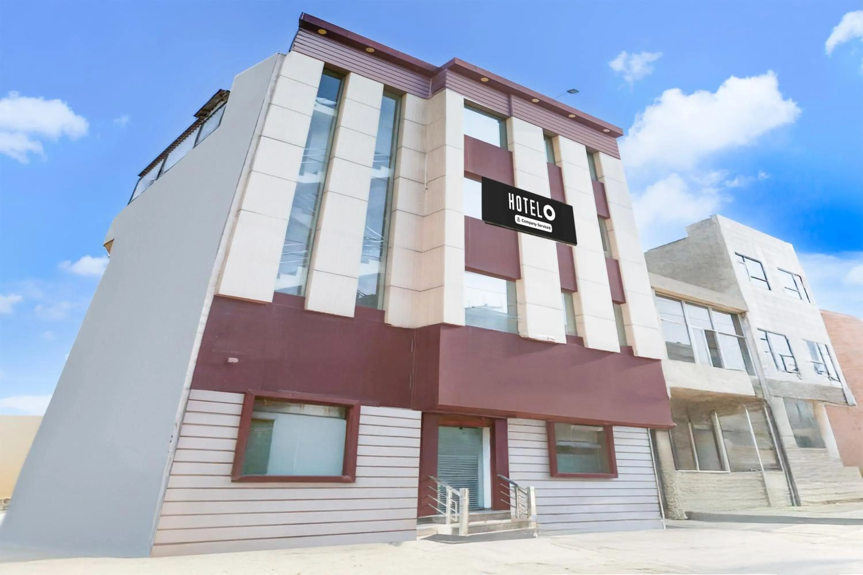 Facade/entrance in Super Hotel O Chandigarh Highway Near Prabhat Road