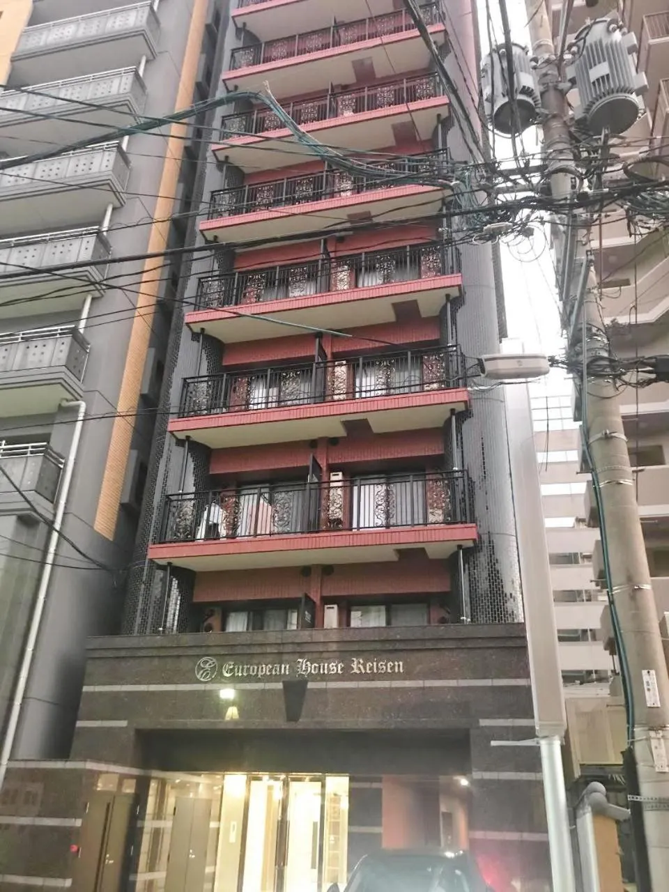 Facade/entrance in European House Reisen