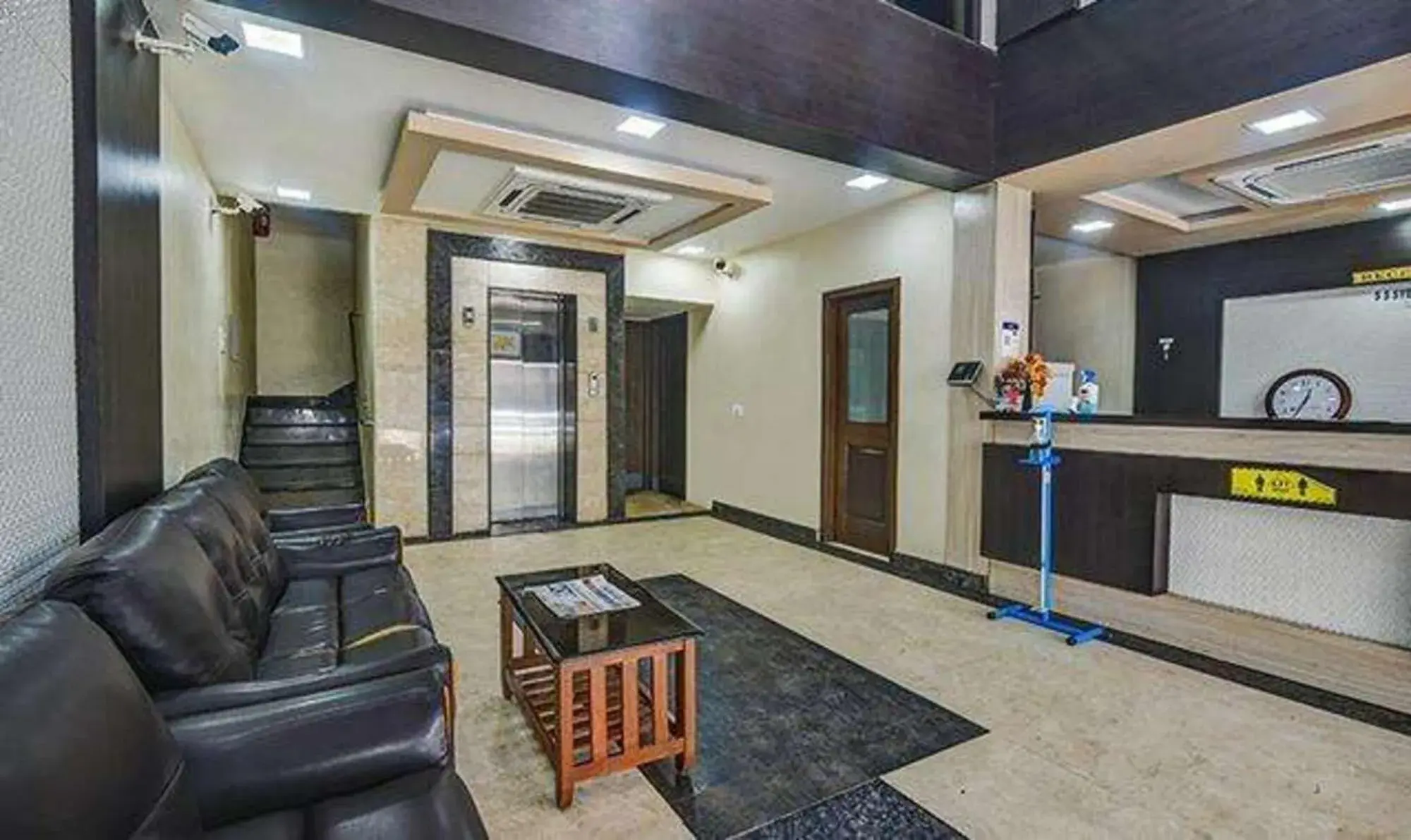 Lobby or reception in Fabhotel Chennai Palace - Nr Chennai Beach Railway Station Lobby or reception in Fabhotel Chennai Palace - Nr Chennai Beach Railway Station