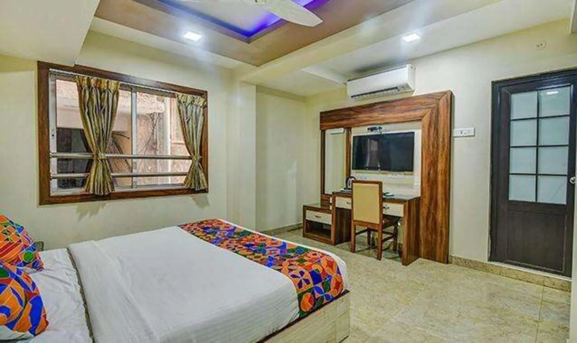 Bed in Fabhotel Chennai Palace - Nr Chennai Beach Railway Station