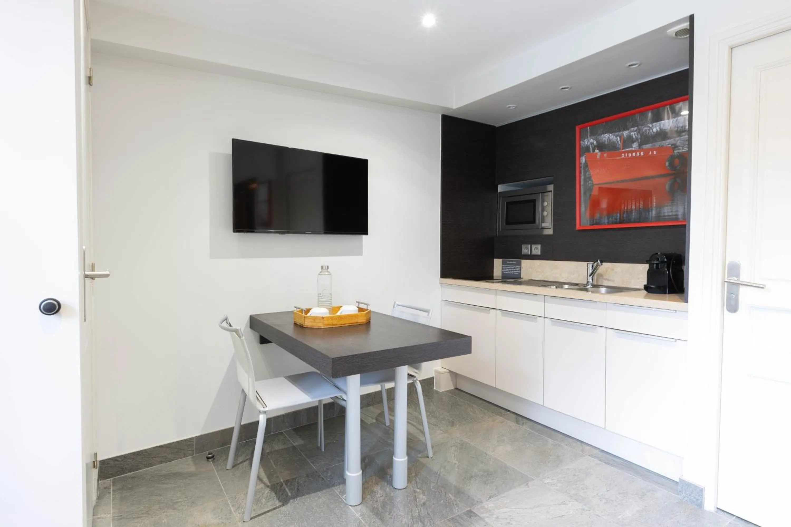 TV and multimedia in Chambres d'Hôtes et Suites à La Ferme de l'Oudon & SPA