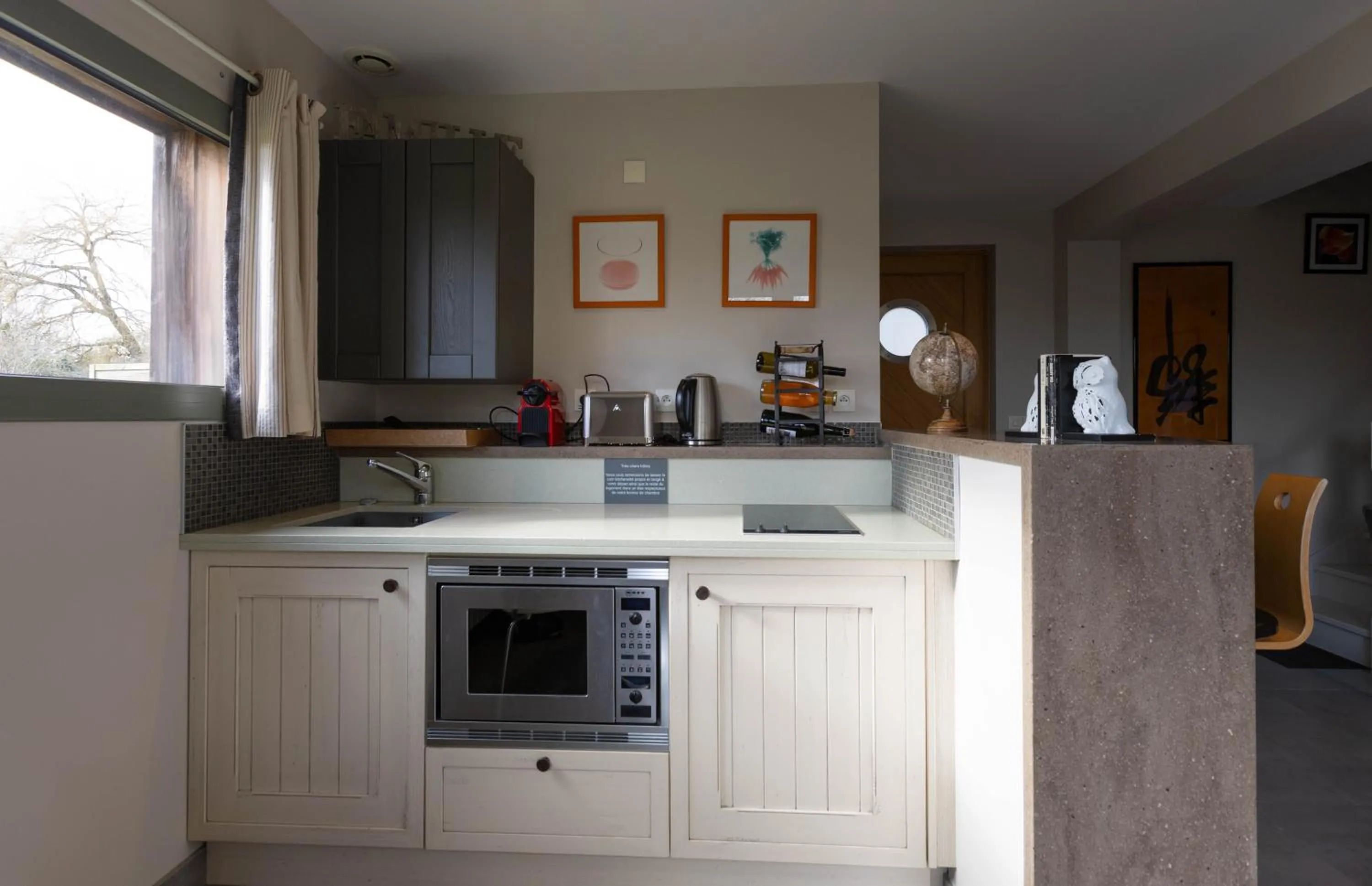 Kitchen or kitchenette in Chambres d'Hôtes et Suites à La Ferme de l'Oudon & SPA