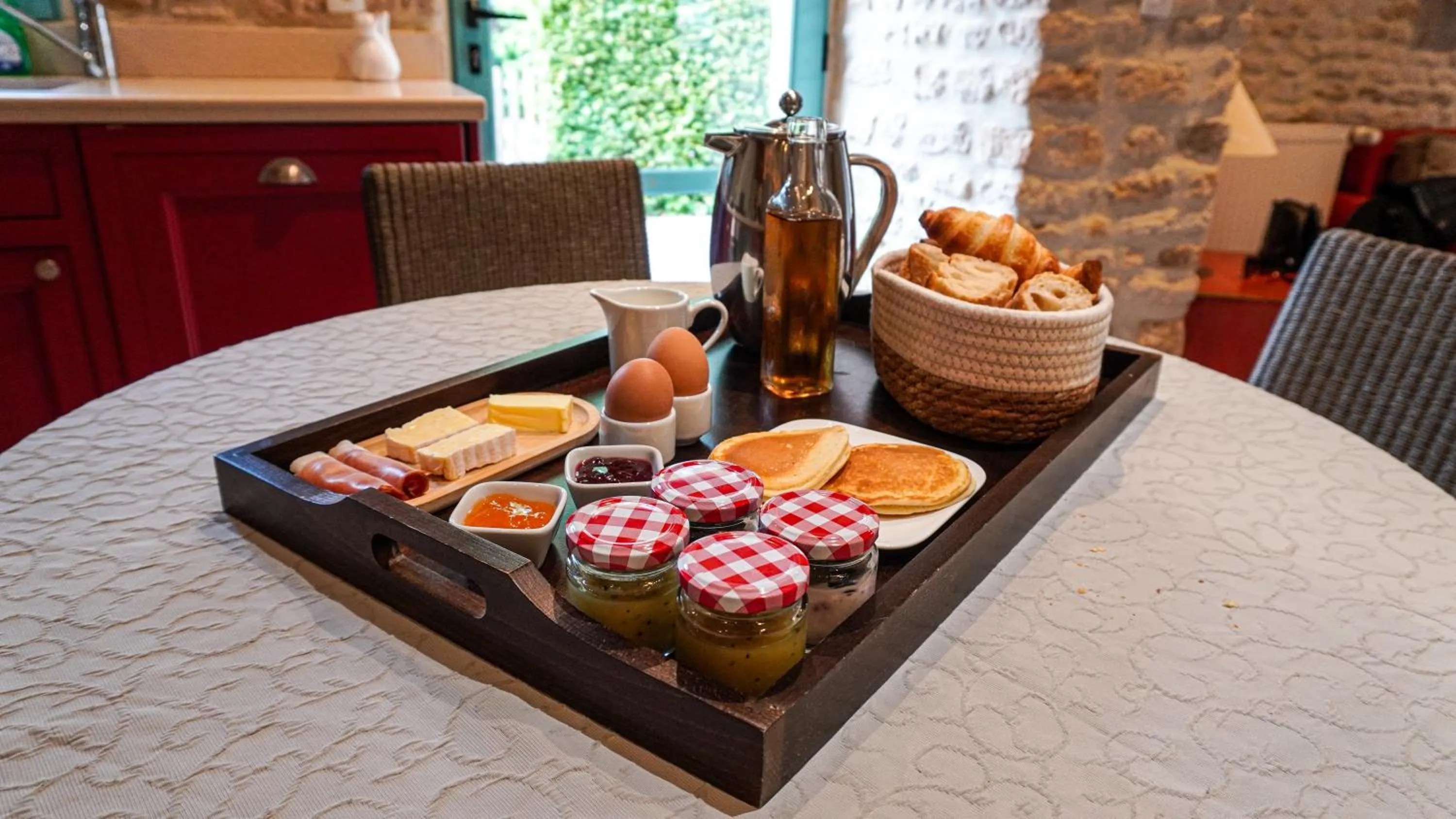 Breakfast in Chambres d'Hôtes et Suites à La Ferme de l'Oudon & SPA