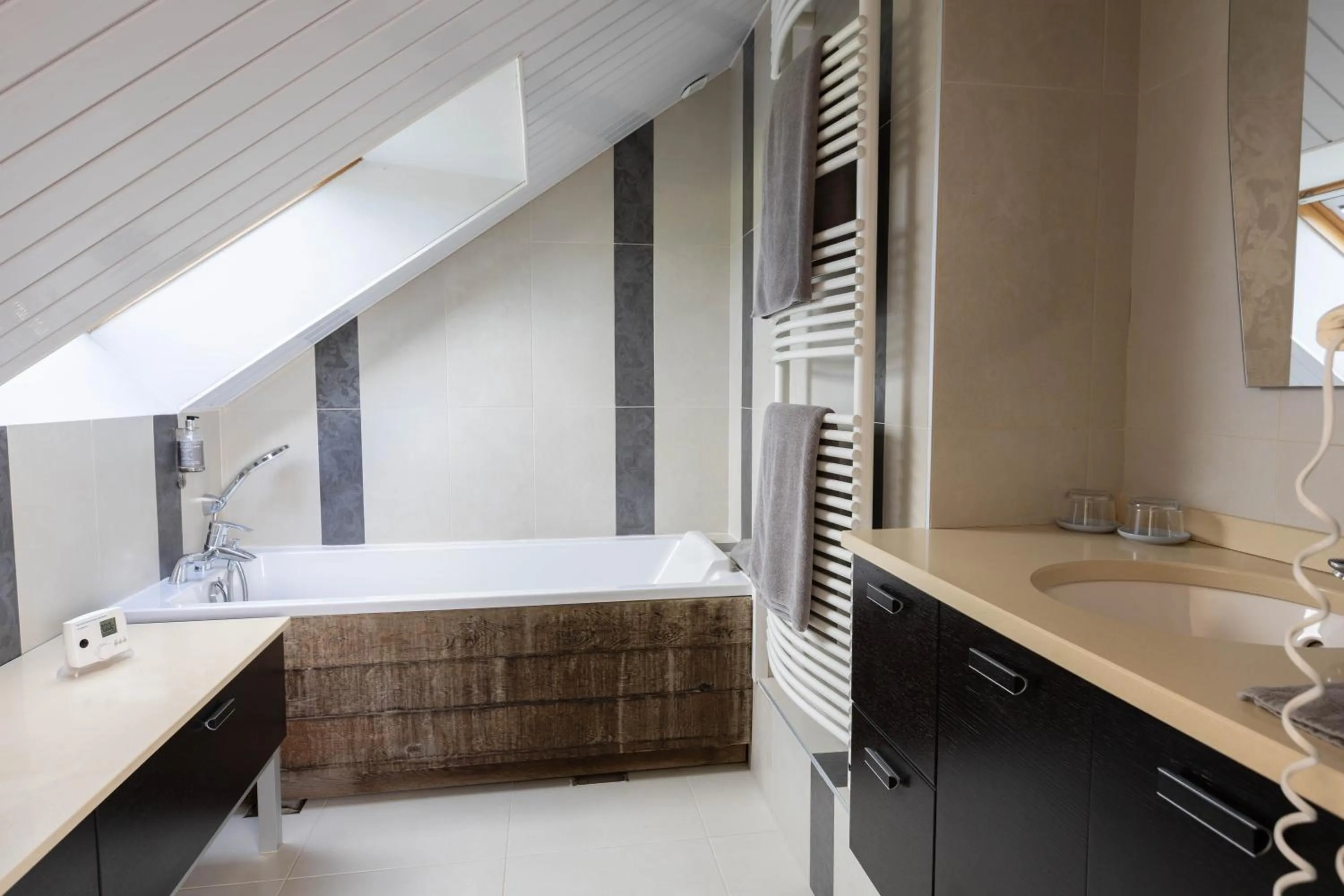 Bathroom in Chambres d'Hôtes et Suites à La Ferme de l'Oudon & SPA
